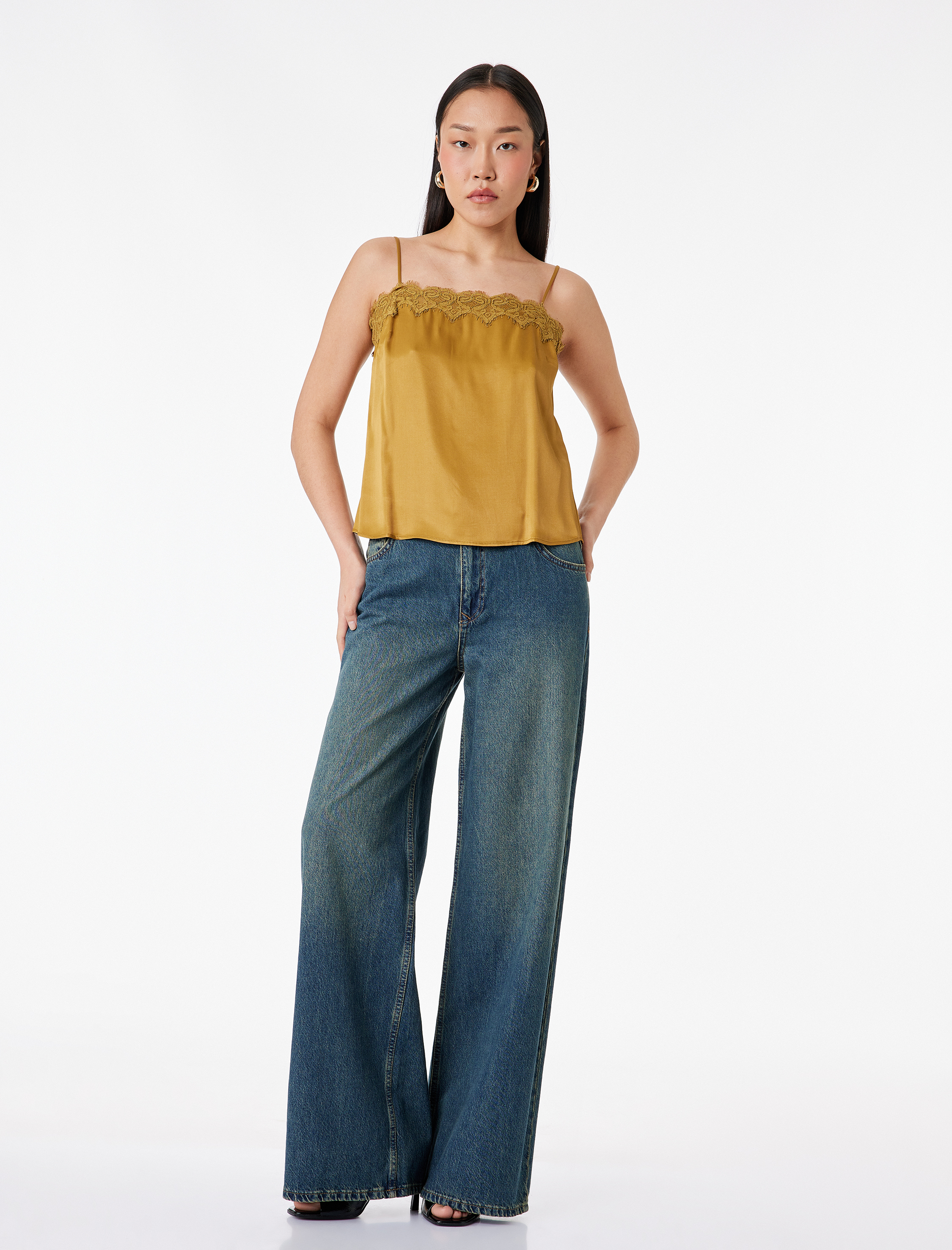 Dantel Detaylı İnce Askılı Saten Bluz - Görsel 2