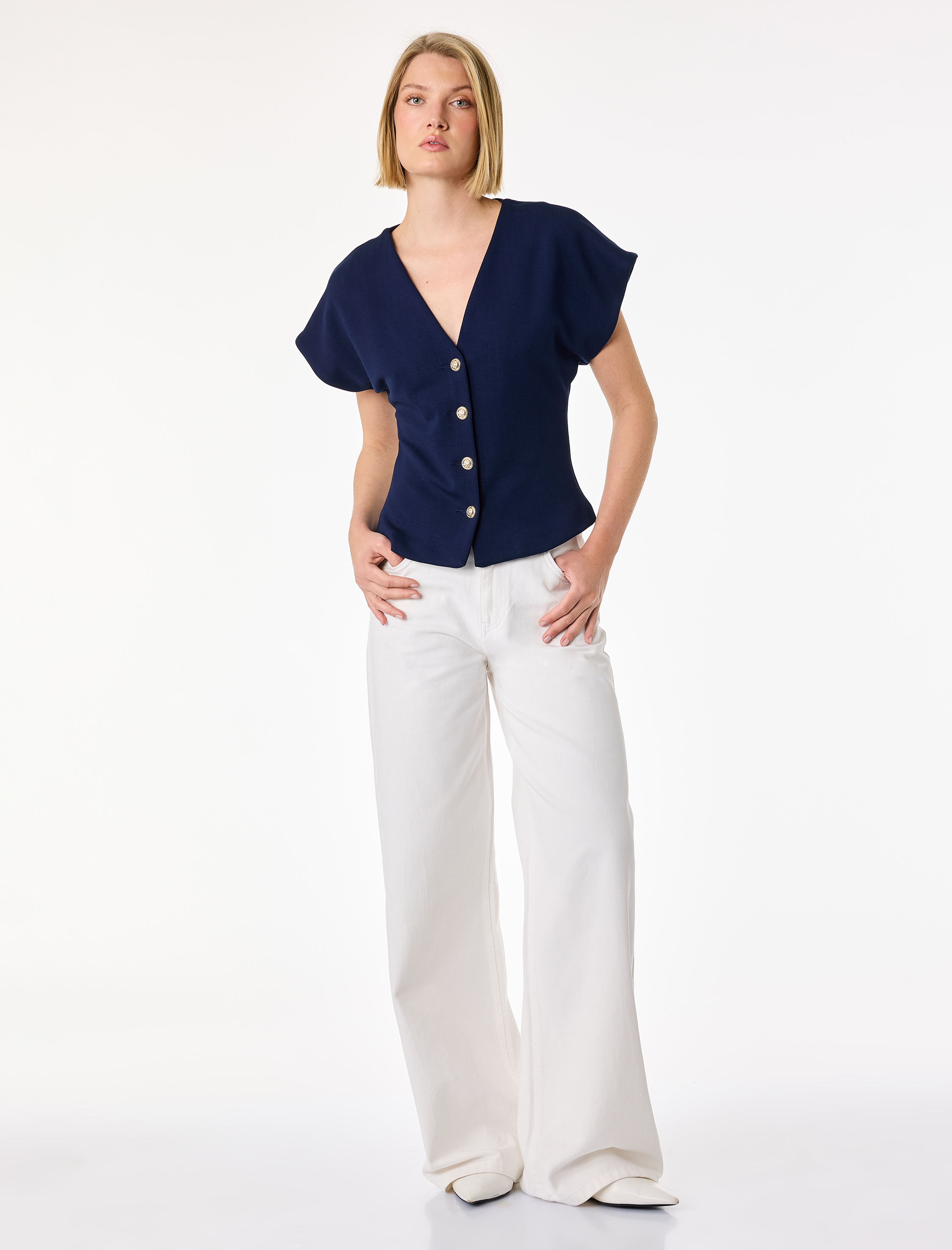   Düğmeli V Yaka Kolsuz Hırka