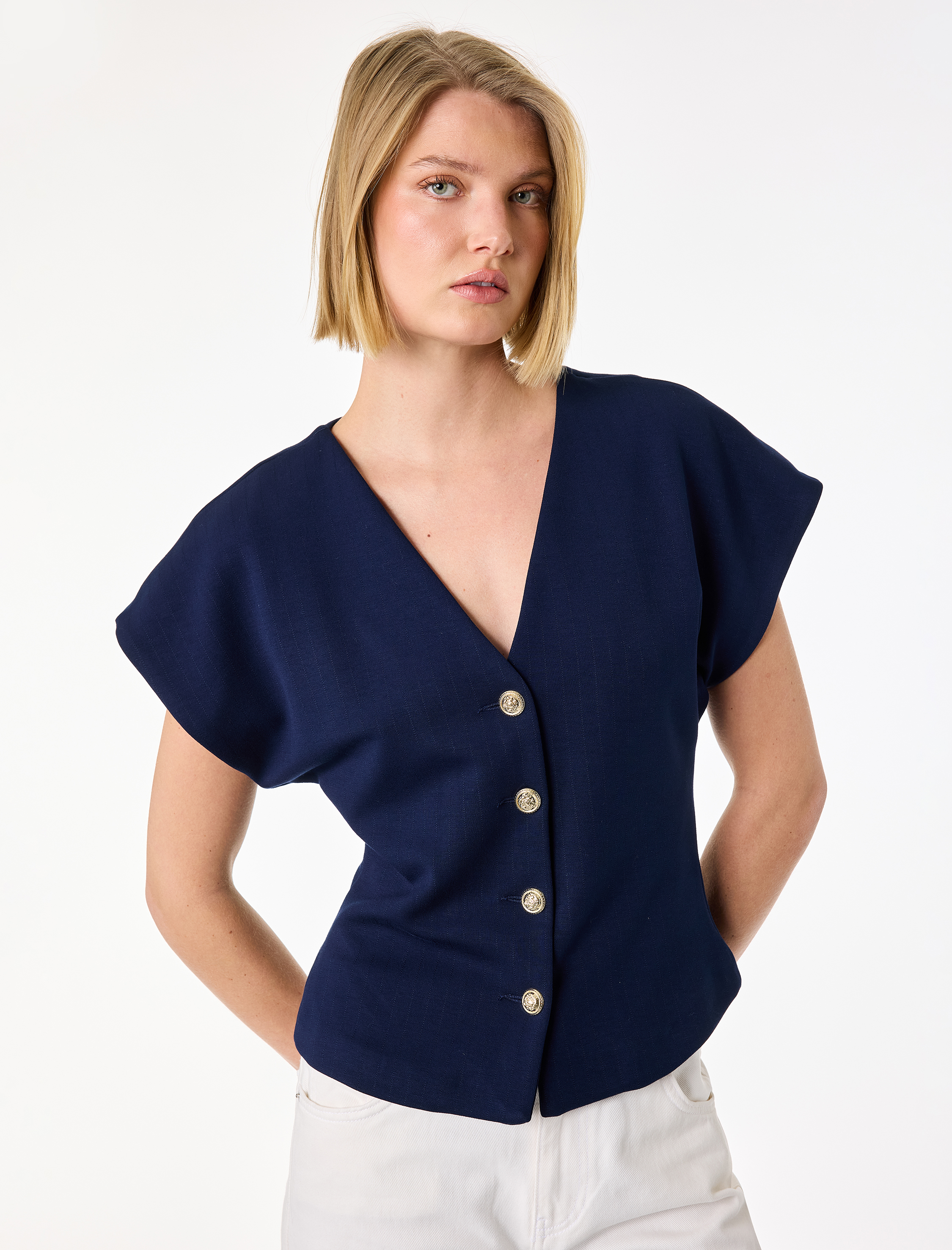   Düğmeli V Yaka Kolsuz Hırka