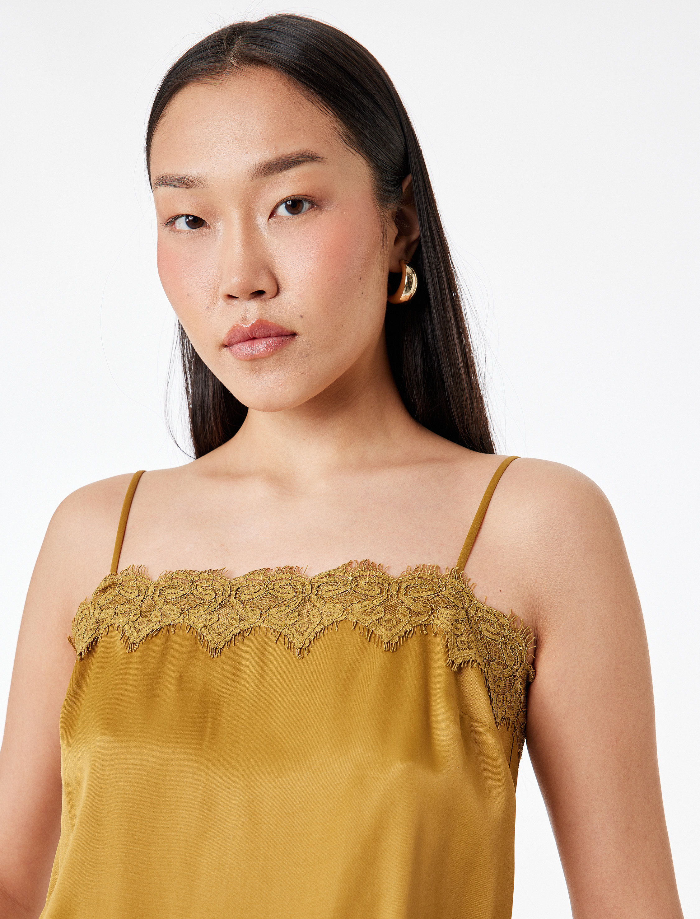 Dantel Detaylı İnce Askılı Saten Bluz