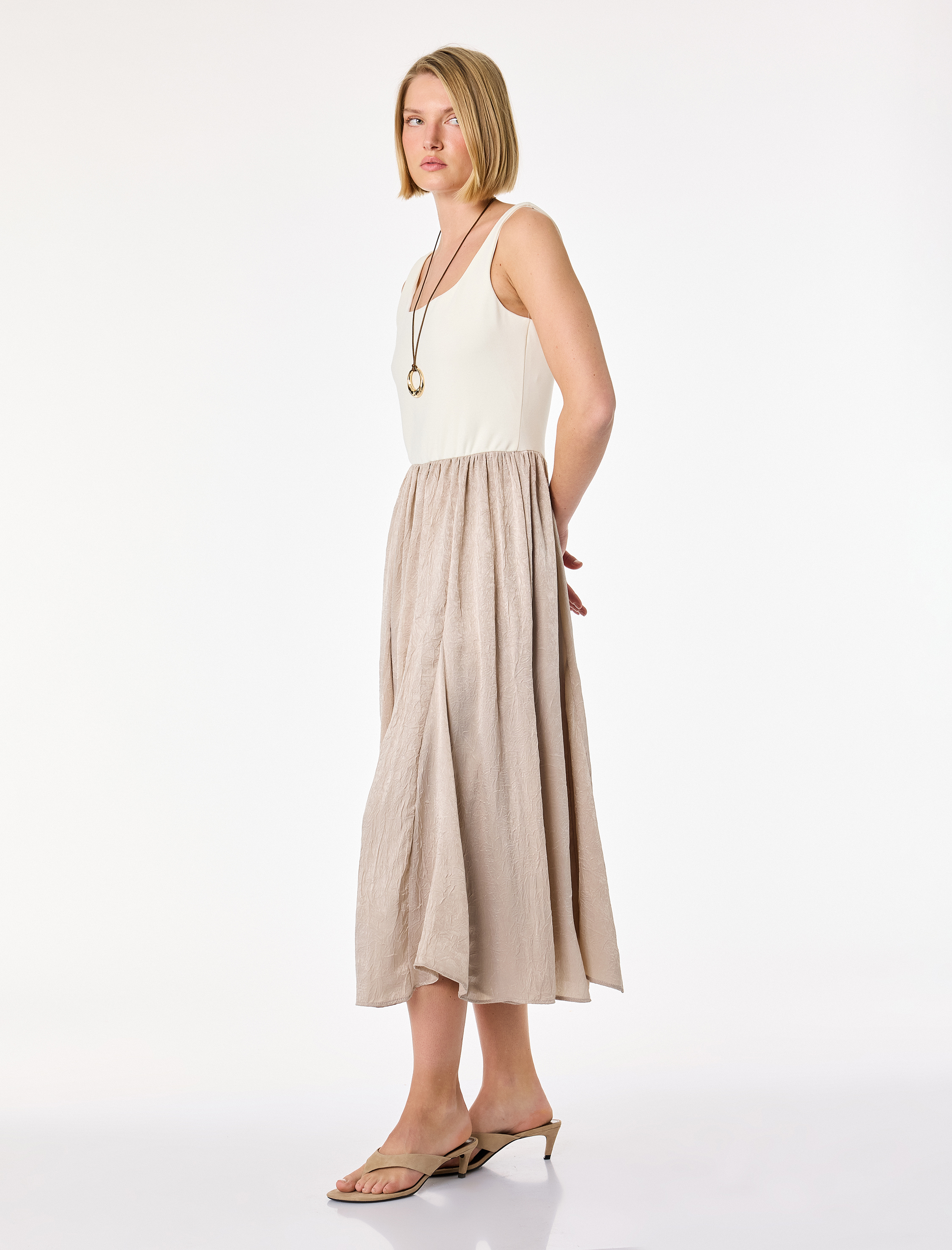   İki Farklı Kumaş Kullanımlı Kare Yaka Askılı Midi Elbise