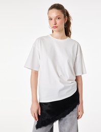 Rahat Kalıp Kısa Kollu Bisiklet Yaka Arkası Taş Detaylı Tişört