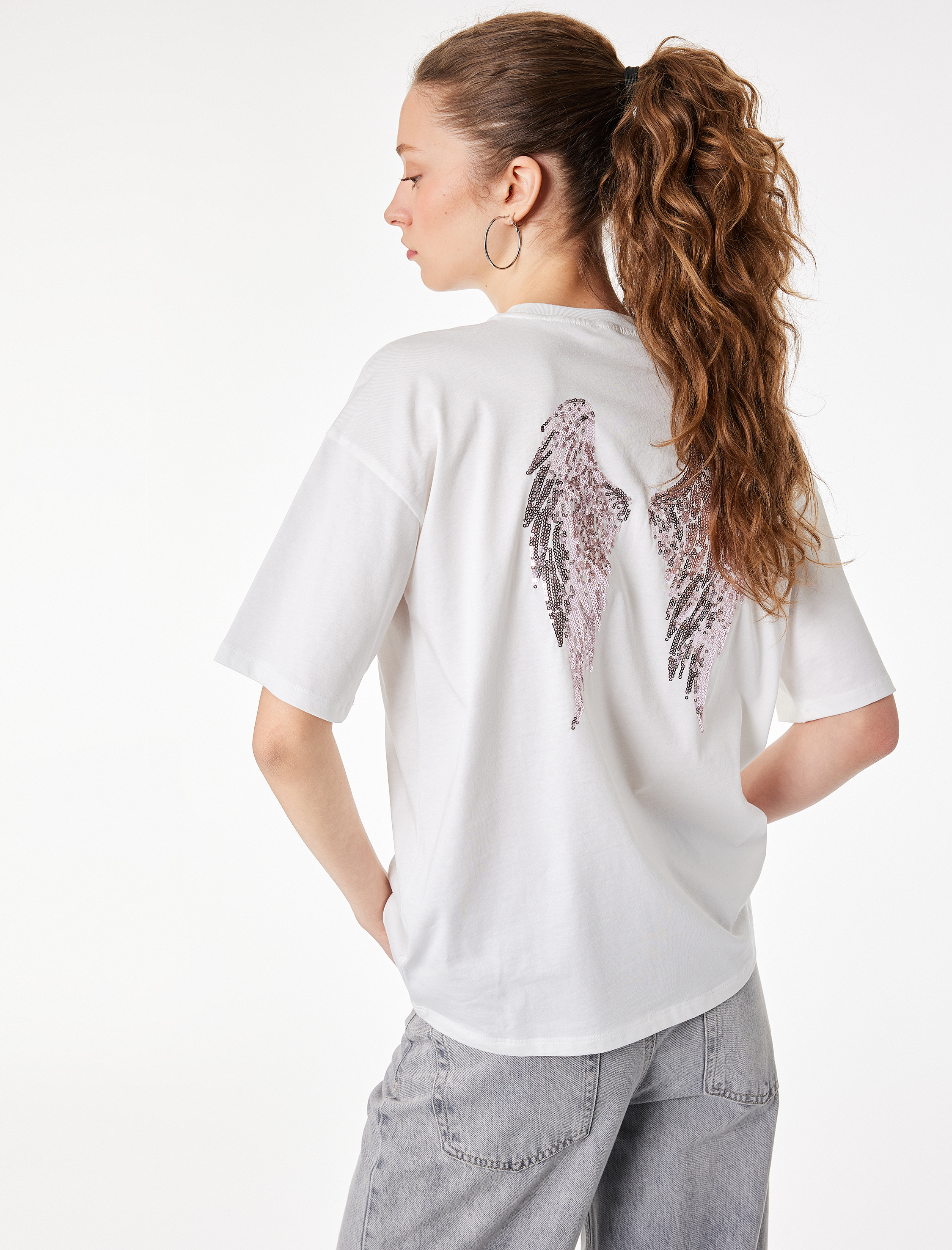   Rahat Kalıp Kısa Kollu Bisiklet Yaka Arkası Taş Detaylı Tişört