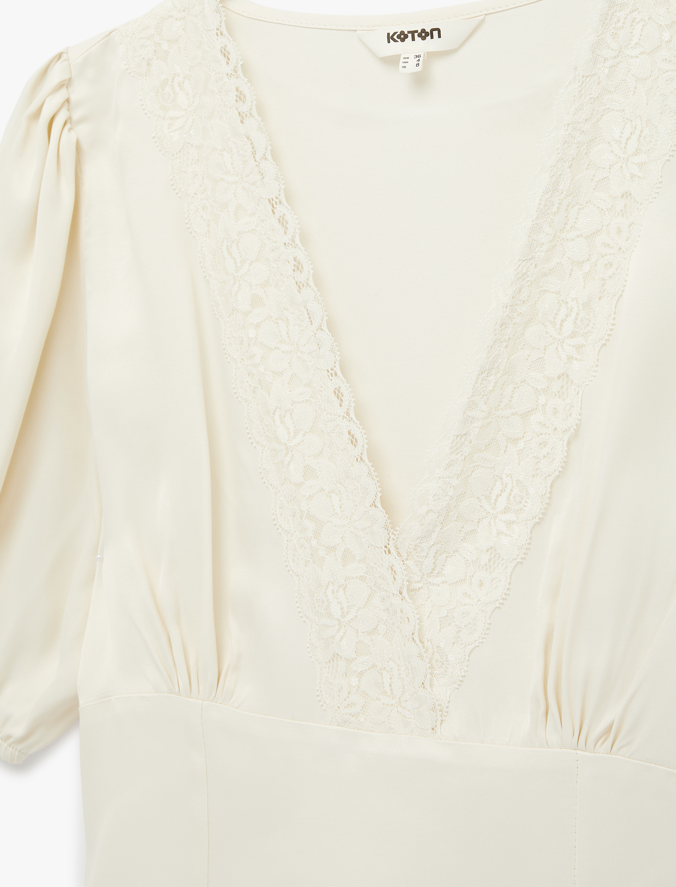   Slim Fit Dantel Detaylı Kısa Balon Kollu V Yaka Saten Crop Bluz