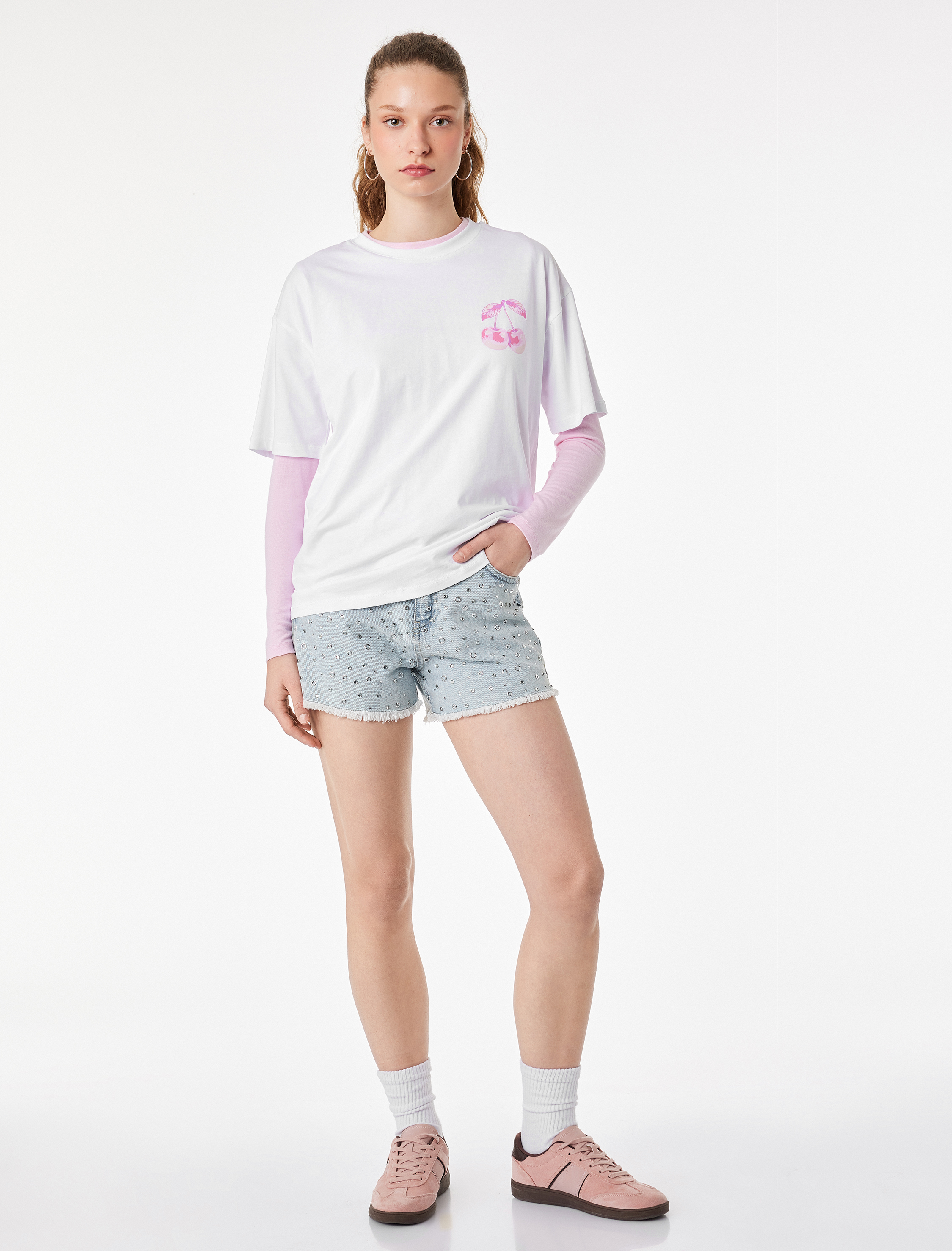   Rahat Kalıp Kısa Kollu Bisiklet Yaka Arkası Kiraz Baskılı Tişört