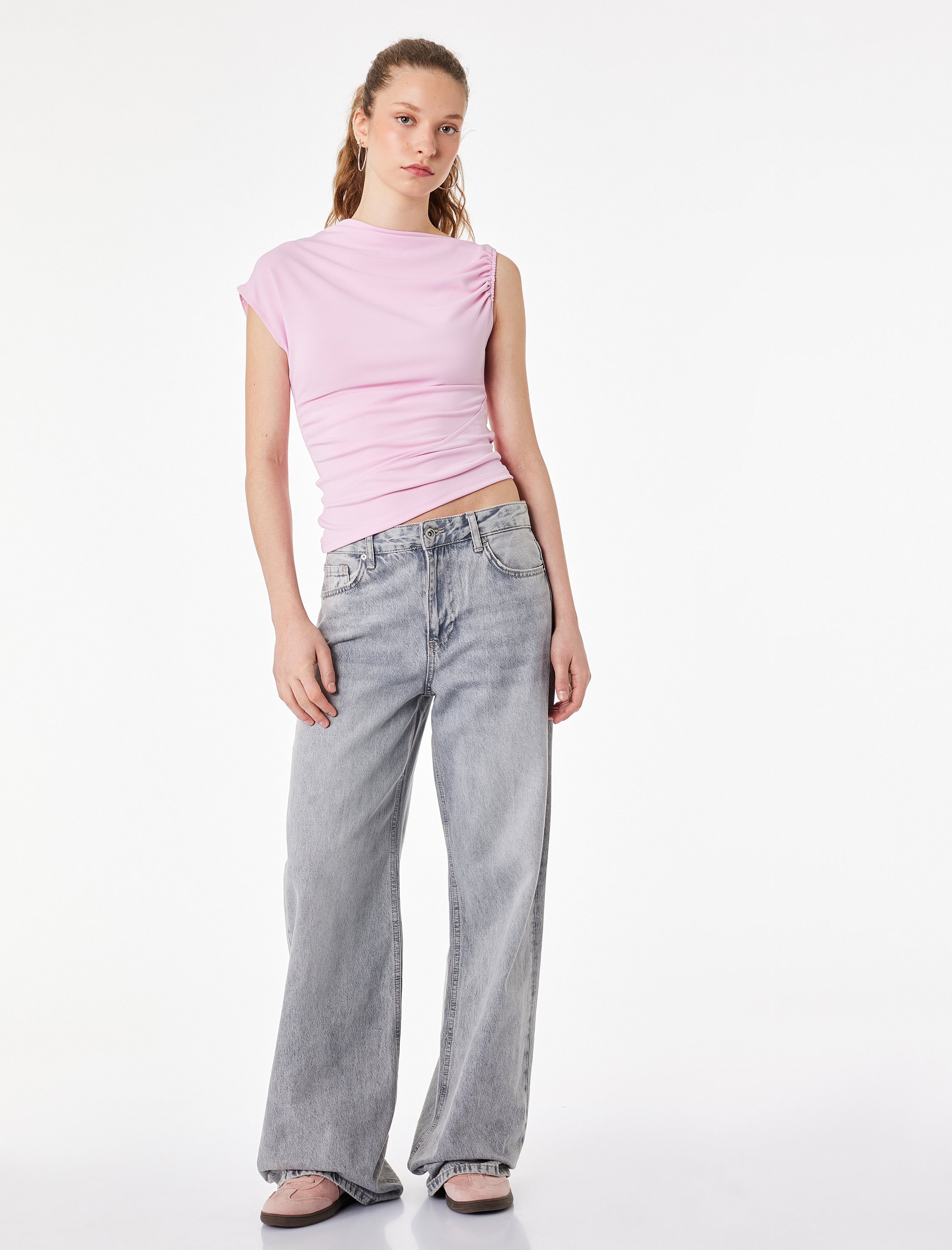   Asimetrik Yaka Drapeli Kolsuz Bluz