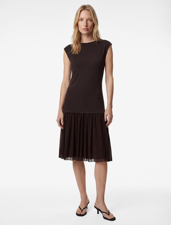  İki Farklı Kumaş Kullanımlı Tül Detaylı Kolsuz Yuvarlak Kayık Yaka Midi Elbise