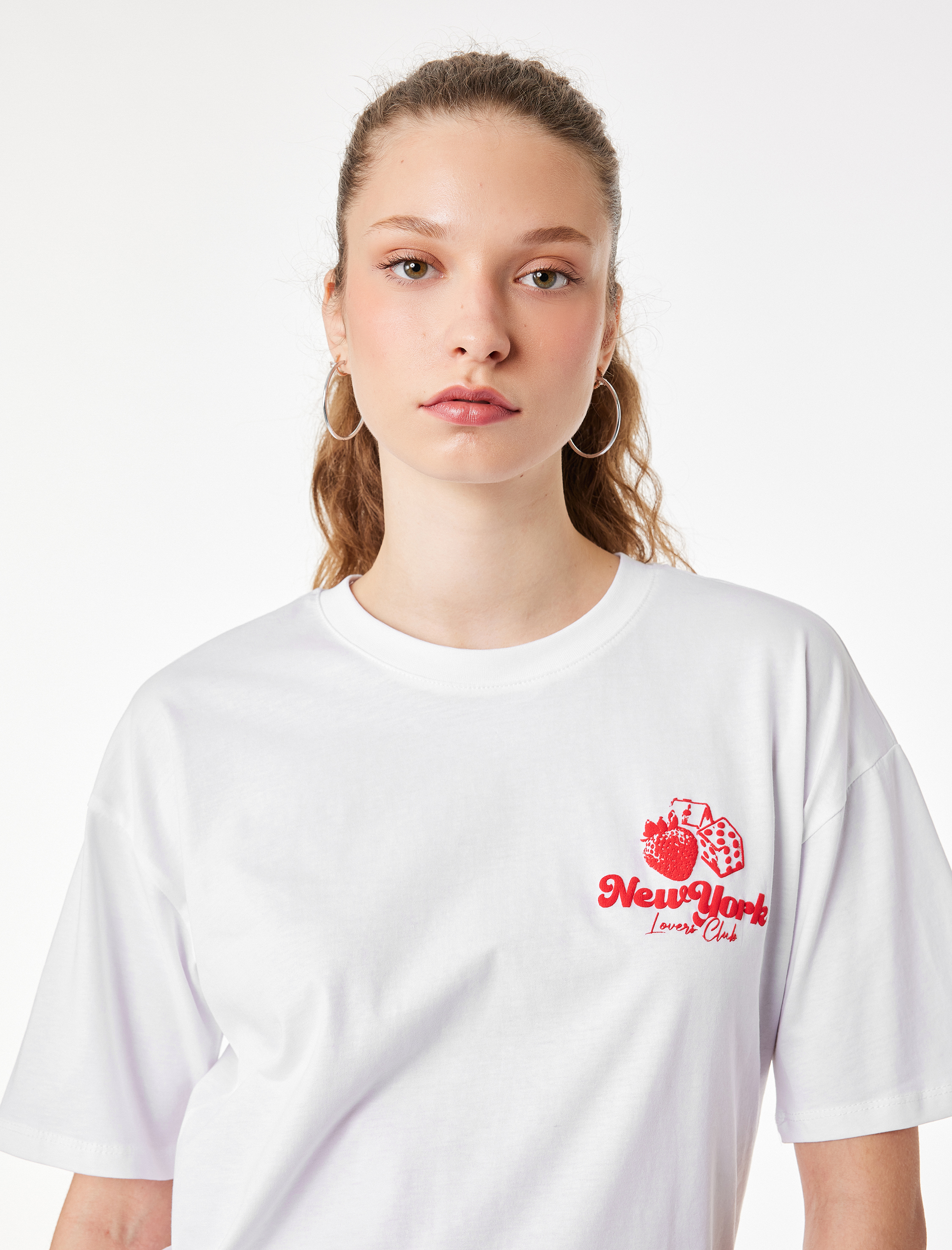   Rahat Kalıp Kısa Kollu Bisiklet Yaka Arkası Kiraz Baskılı Tişört