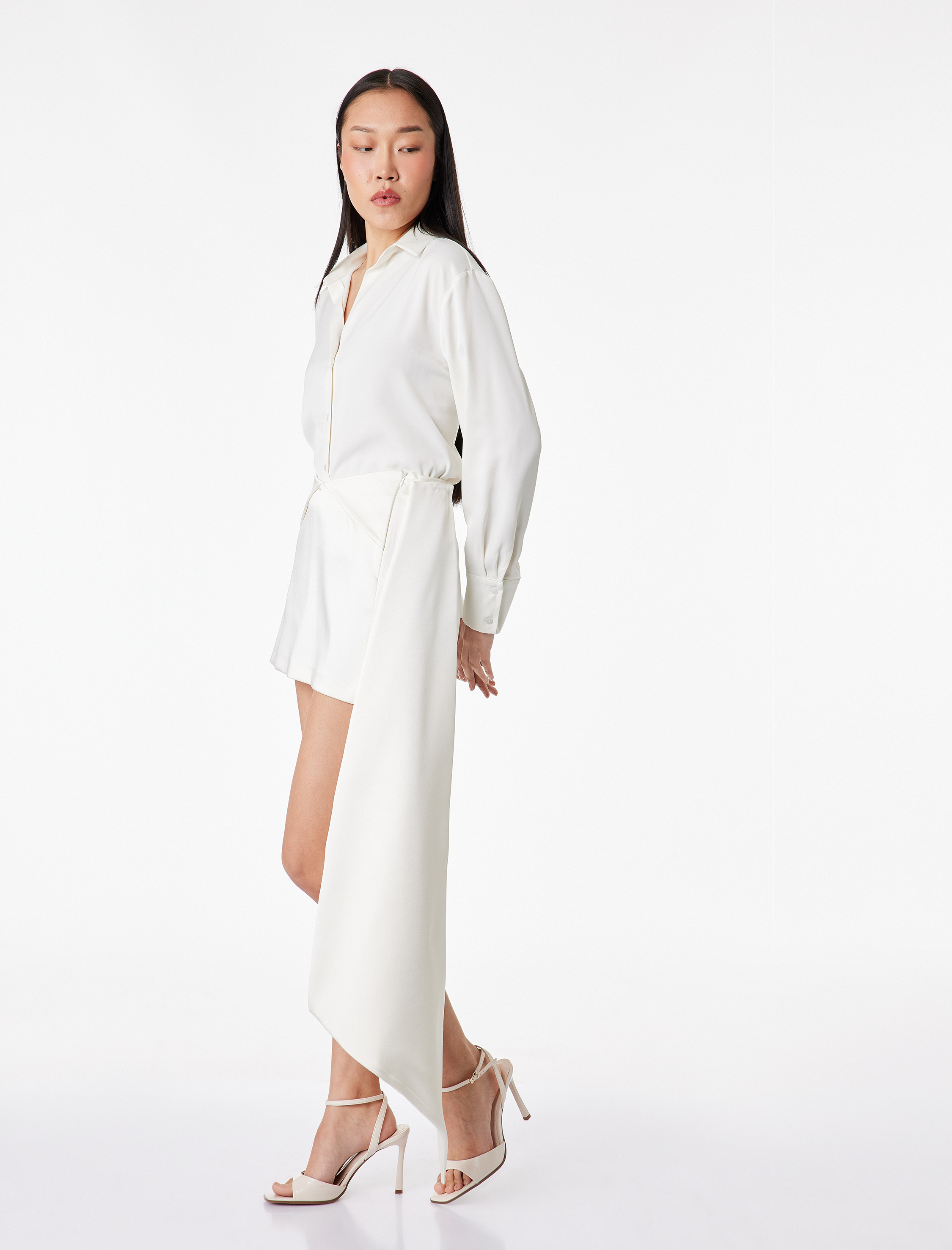   Kumaş Detaylı Asimetrik Mini Saten Etek