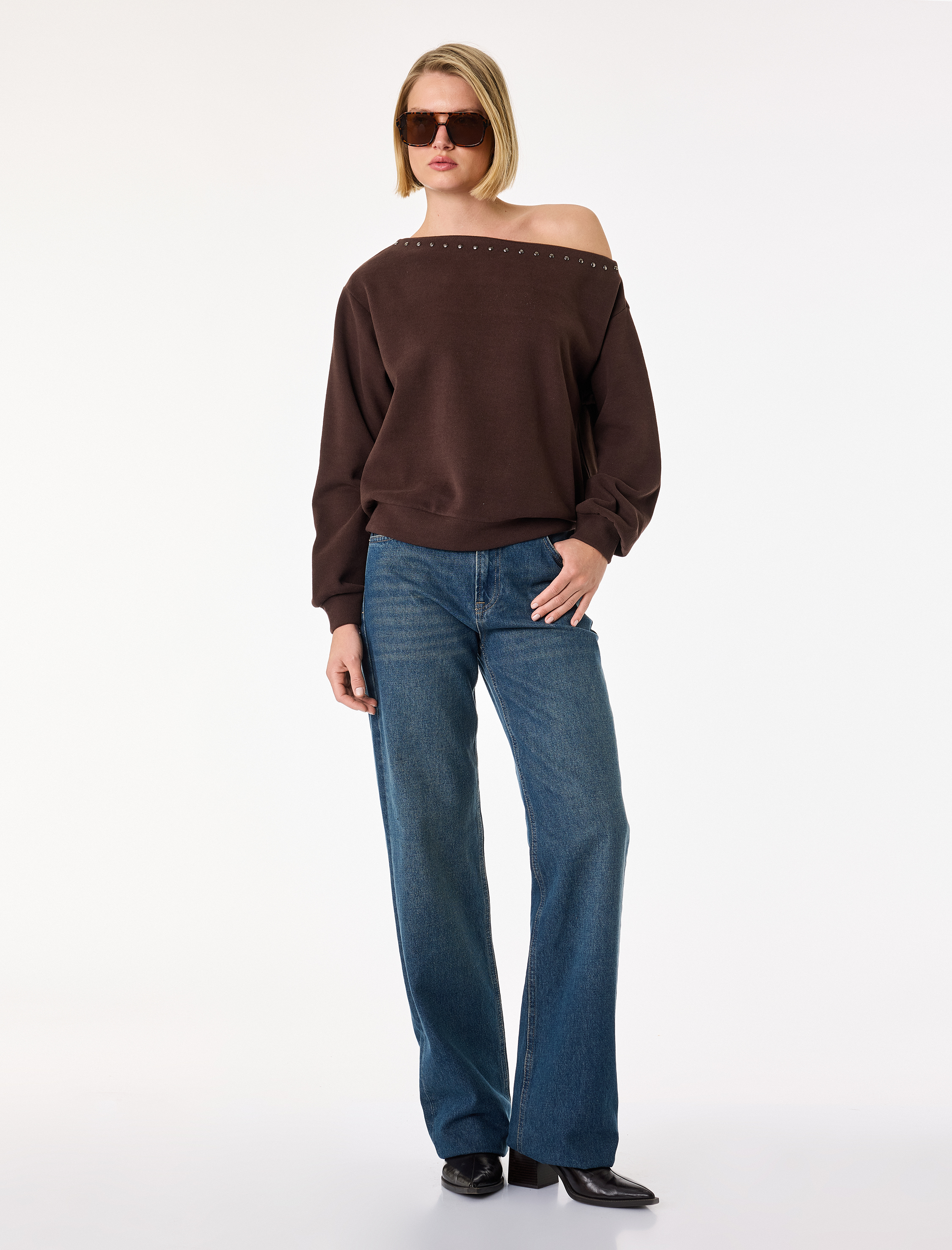   Uzun Kollu Zımba Detaylı Asimetrik Kesim Omzu Açık Sweatshirt