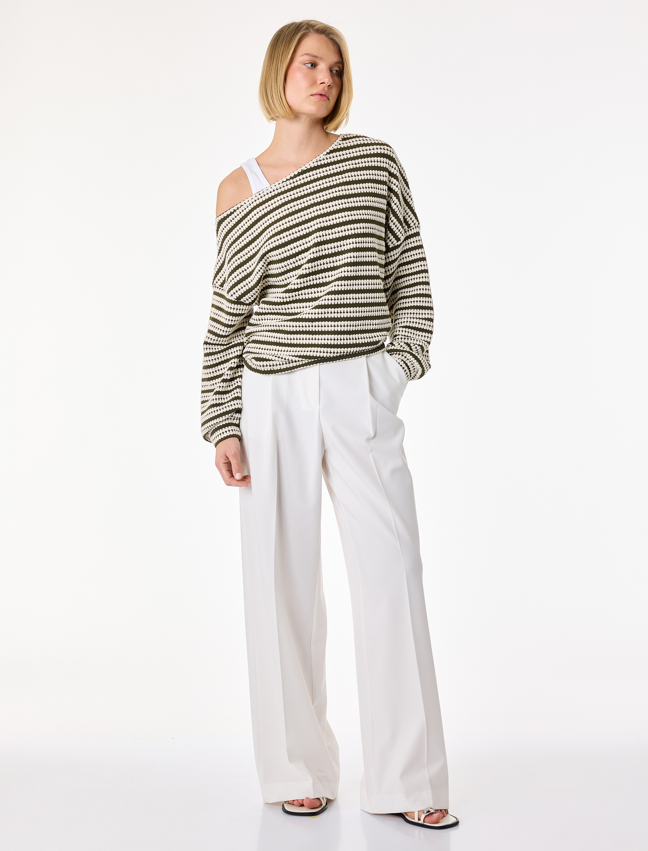   Uzun Kollu Asimetrik Kesim Omzu Açık Çizgili Tişört