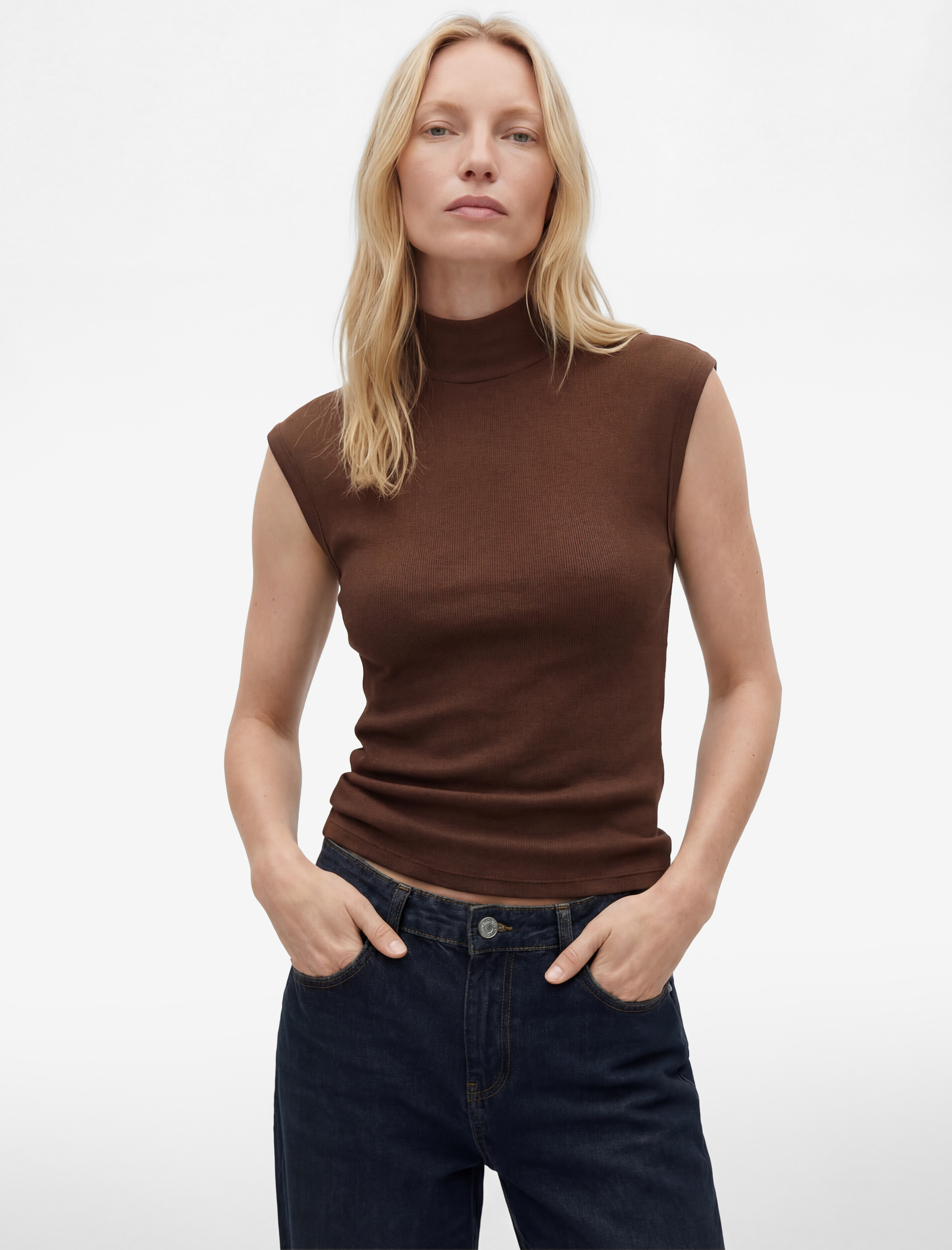   Regular Fit Pamuklu Dik Yaka Kolsuz Tişört