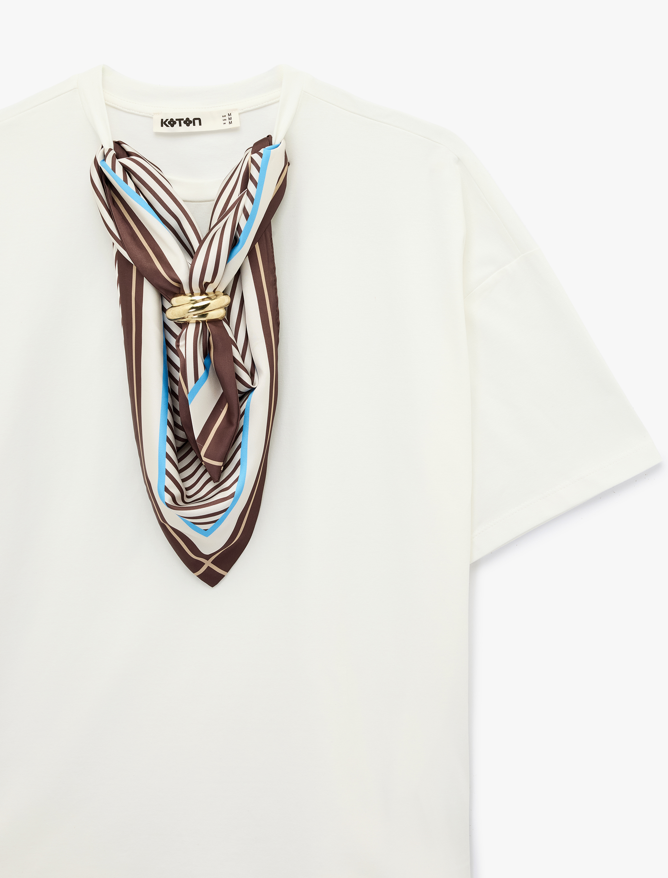   Regular Fit Kısa Kollu Bisiklet Yaka Fular Aksesuar Detaylı Tişört