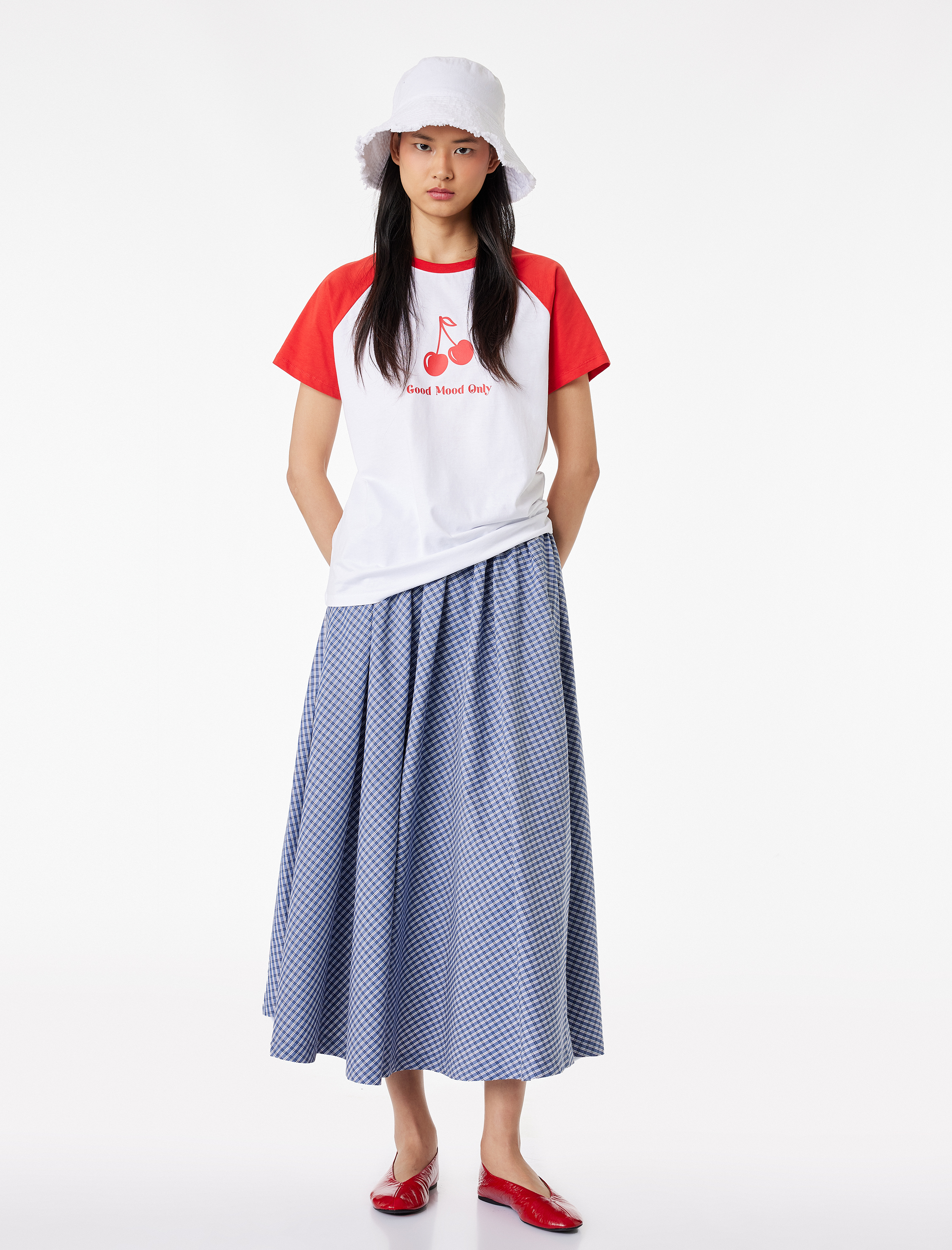   Rahat Kalıp Kısa Reglan Kollu Bisiklet Yaka Kiraz Baskılı Tişört