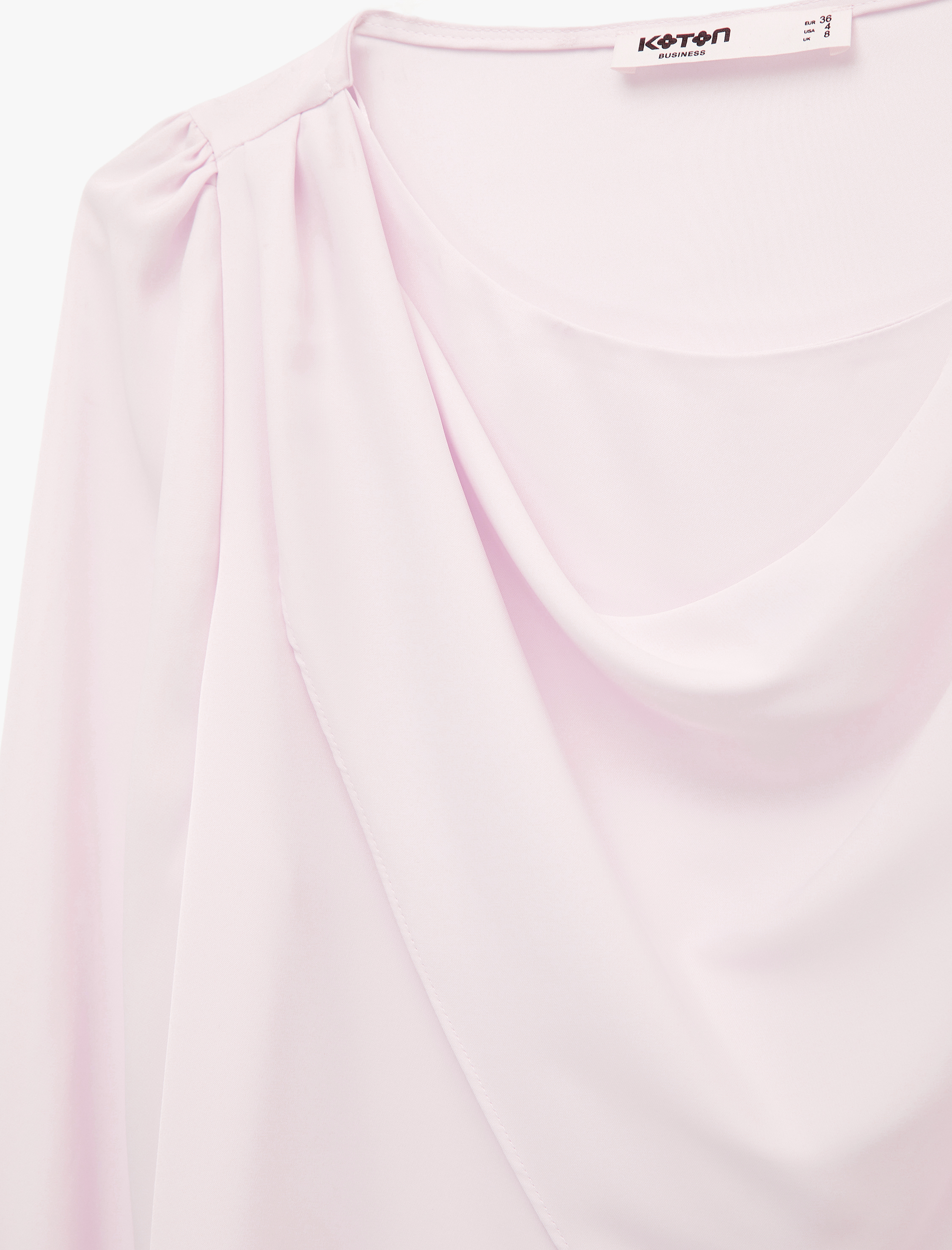   Dökümlü Şal Yaka Metal Aksesuarlı İnci Detaylı Uzun Kollu Saten Bluz