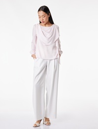 Dökümlü Şal Yaka Metal Aksesuarlı İnci Detaylı Uzun Kollu Saten Bluz