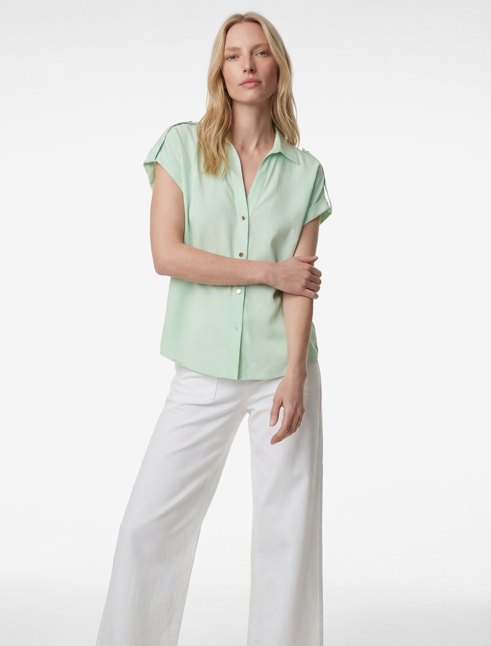  Apolet Detaylı Kısa Kollu Keten Görünümlü Gömlek