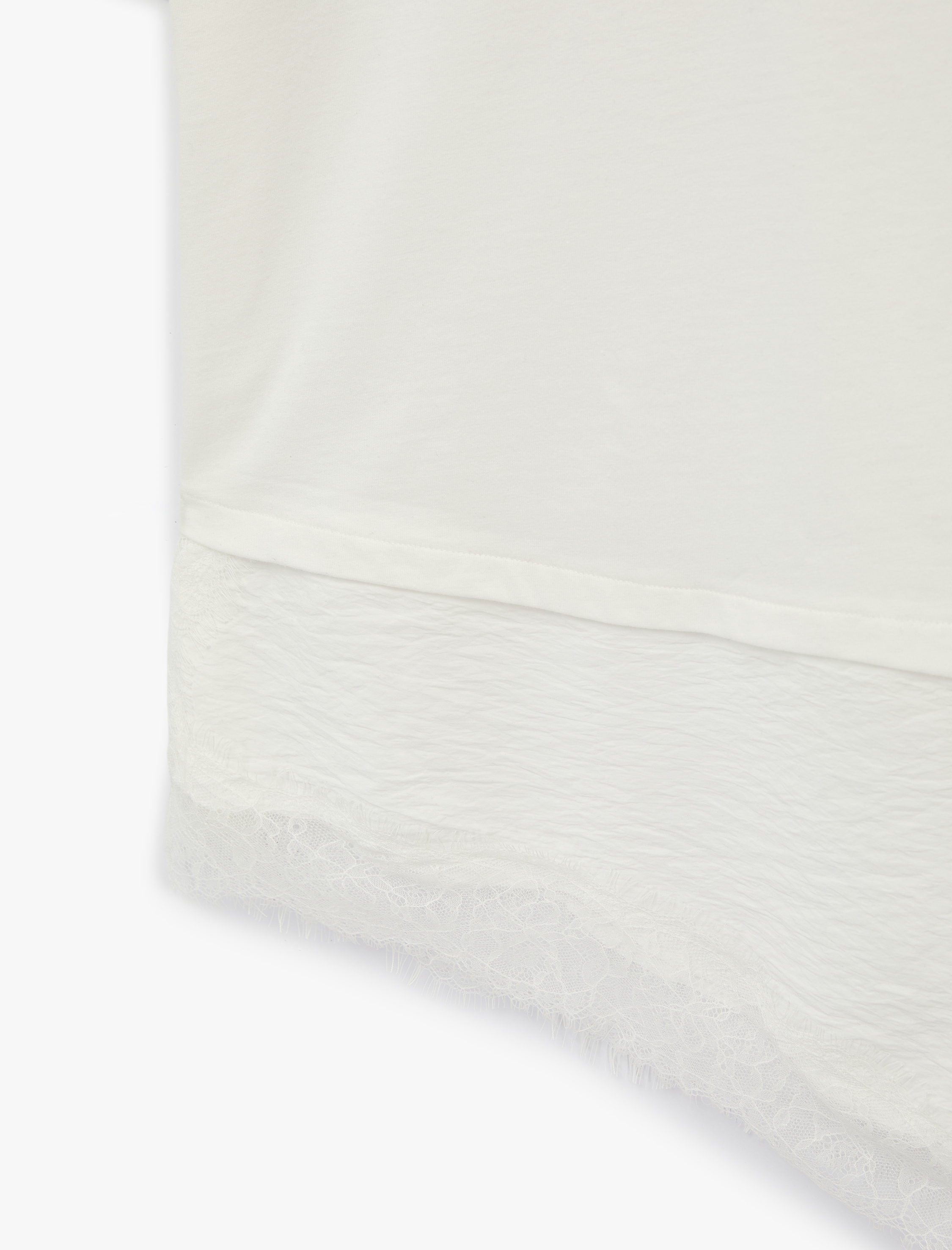   Regular Fit Kısa Kollu Bisiklet Yaka Asimetrik Dantel Detaylı Tişört