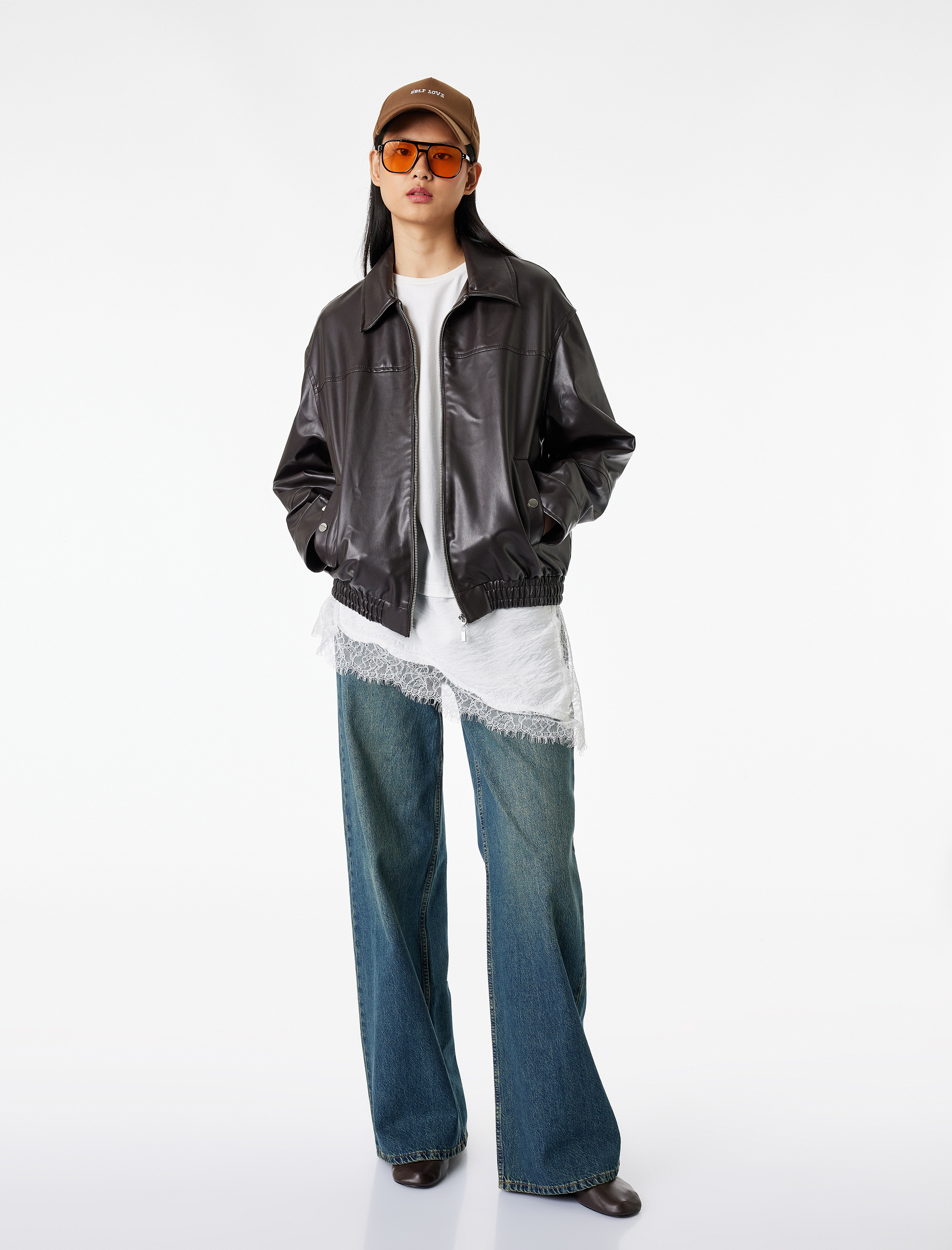   Regular Fit Kısa Kollu Bisiklet Yaka Asimetrik Dantel Detaylı Tişört