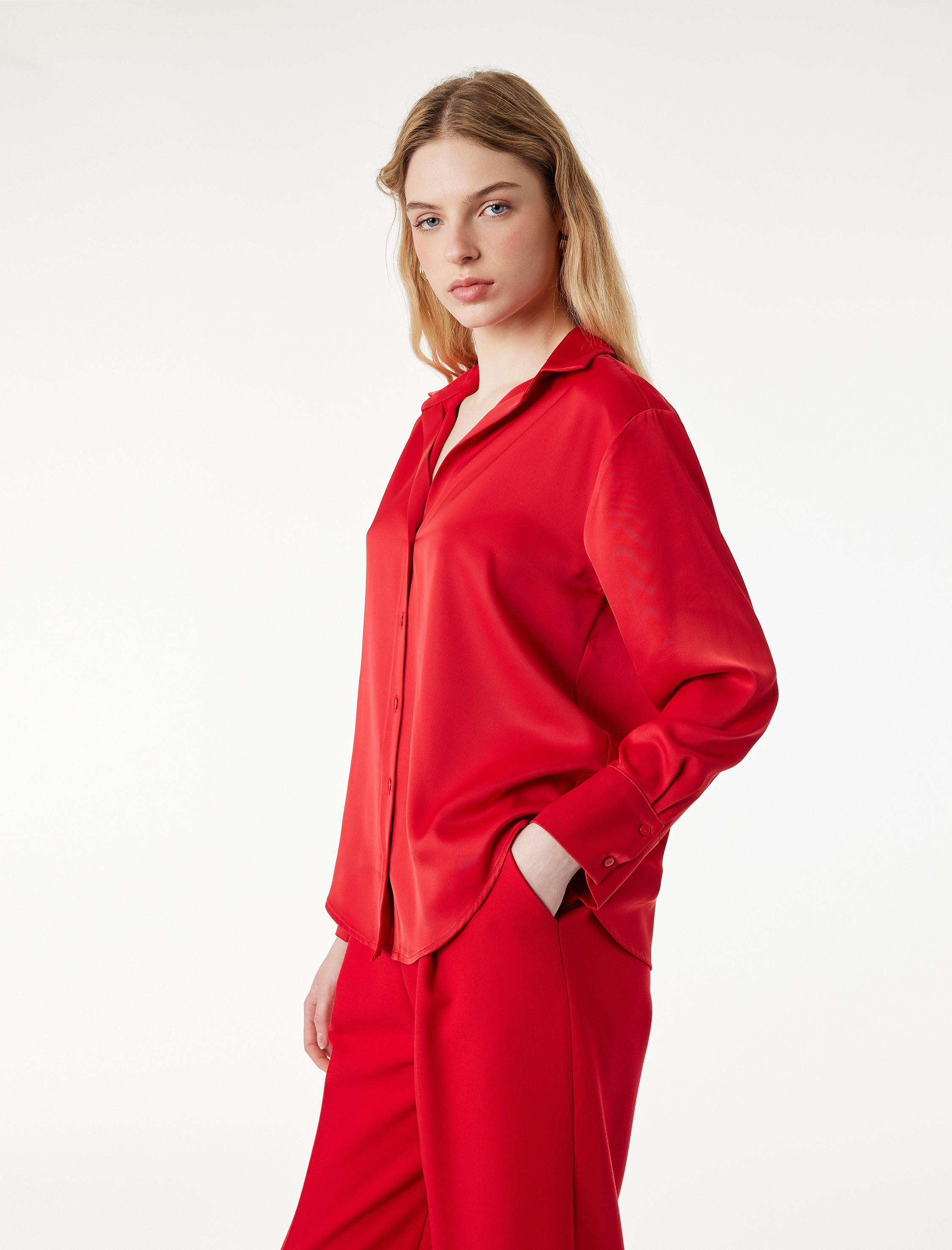 Klasik Yaka Uzun Kollu Rahat Kalıp Düğmeli Saten Gömlek - Görsel 3