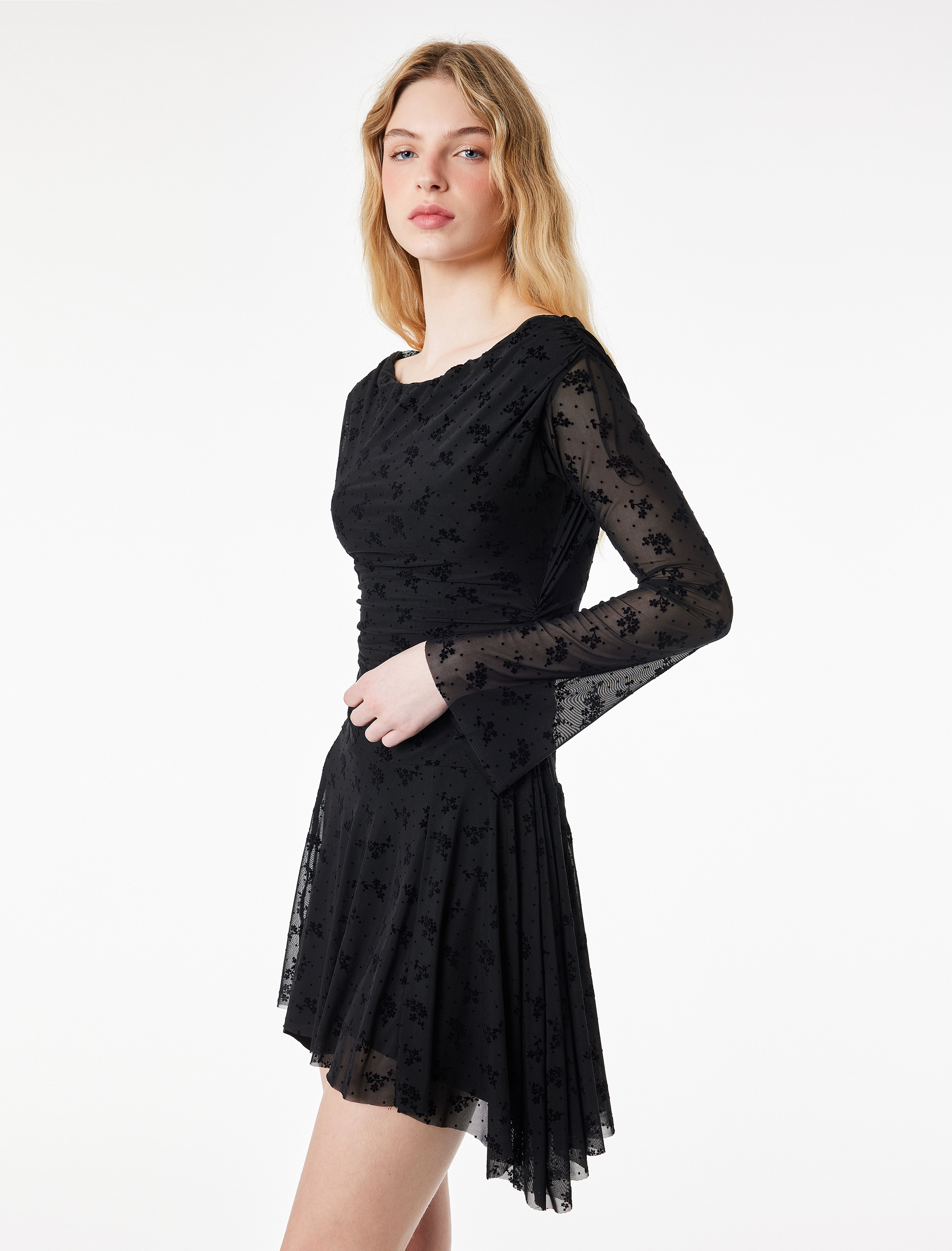 Slim Fit Uzun Kollu Drape Detaylı Degaje Yaka Çiçekli Tül Mini Elbise - Görsel 2