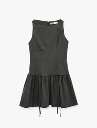 Yuvarlak Yaka Kolsuz Fırfırlı Mini Elbise