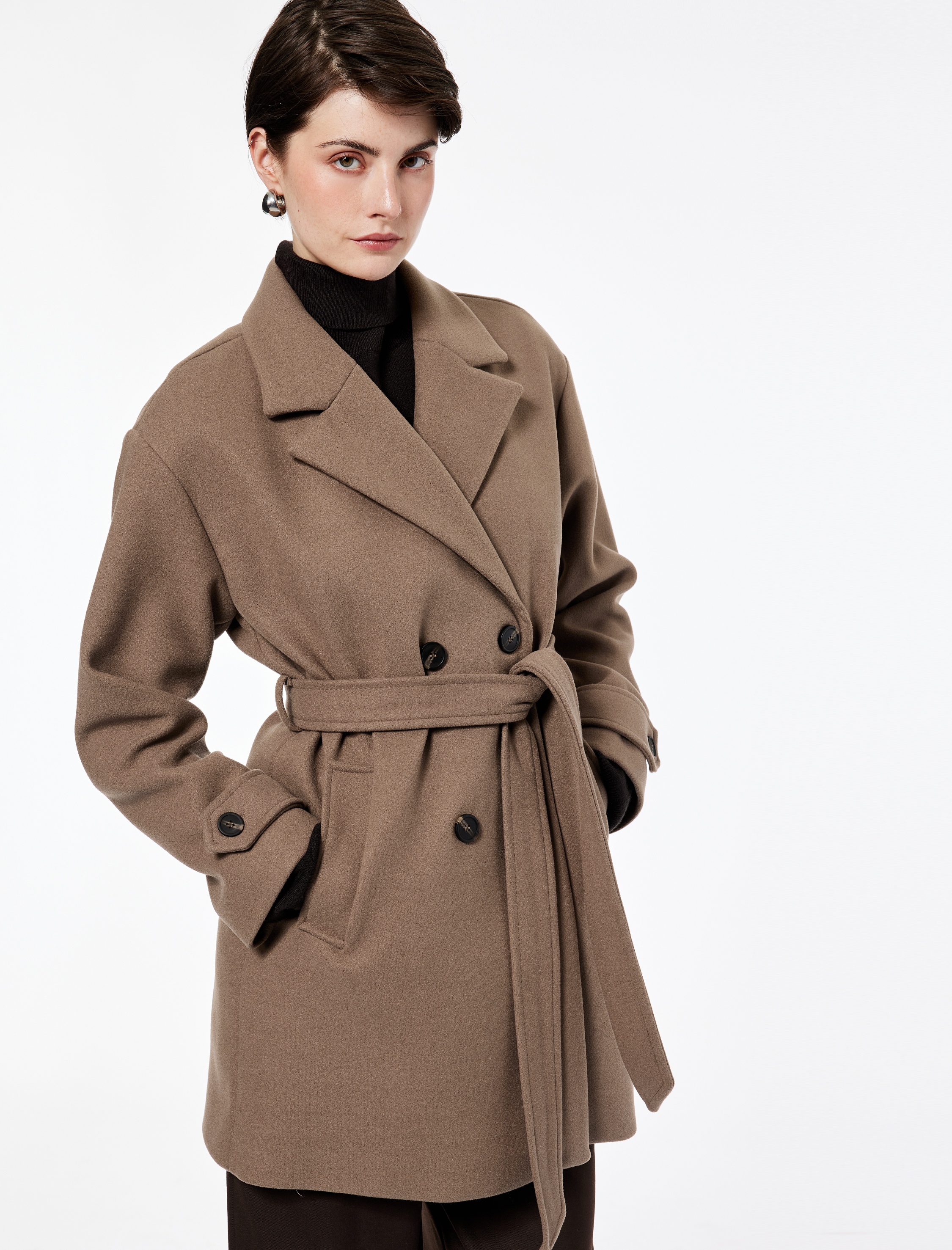   Uzun Kollu Cepli Düğmeli Kemerli Kruvaze Kaşe Kaban