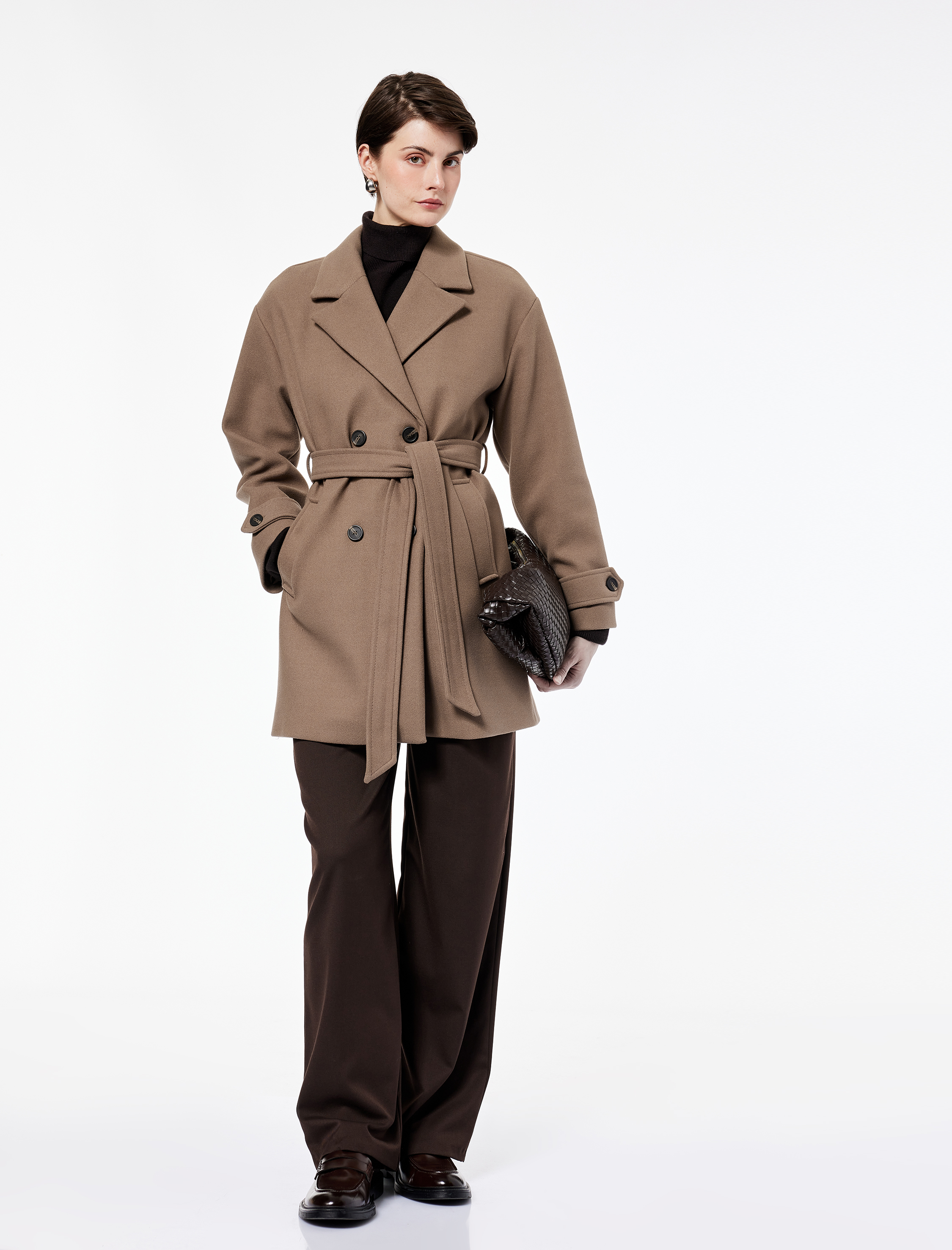   Uzun Kollu Cepli Düğmeli Kemerli Kruvaze Kaşe Kaban