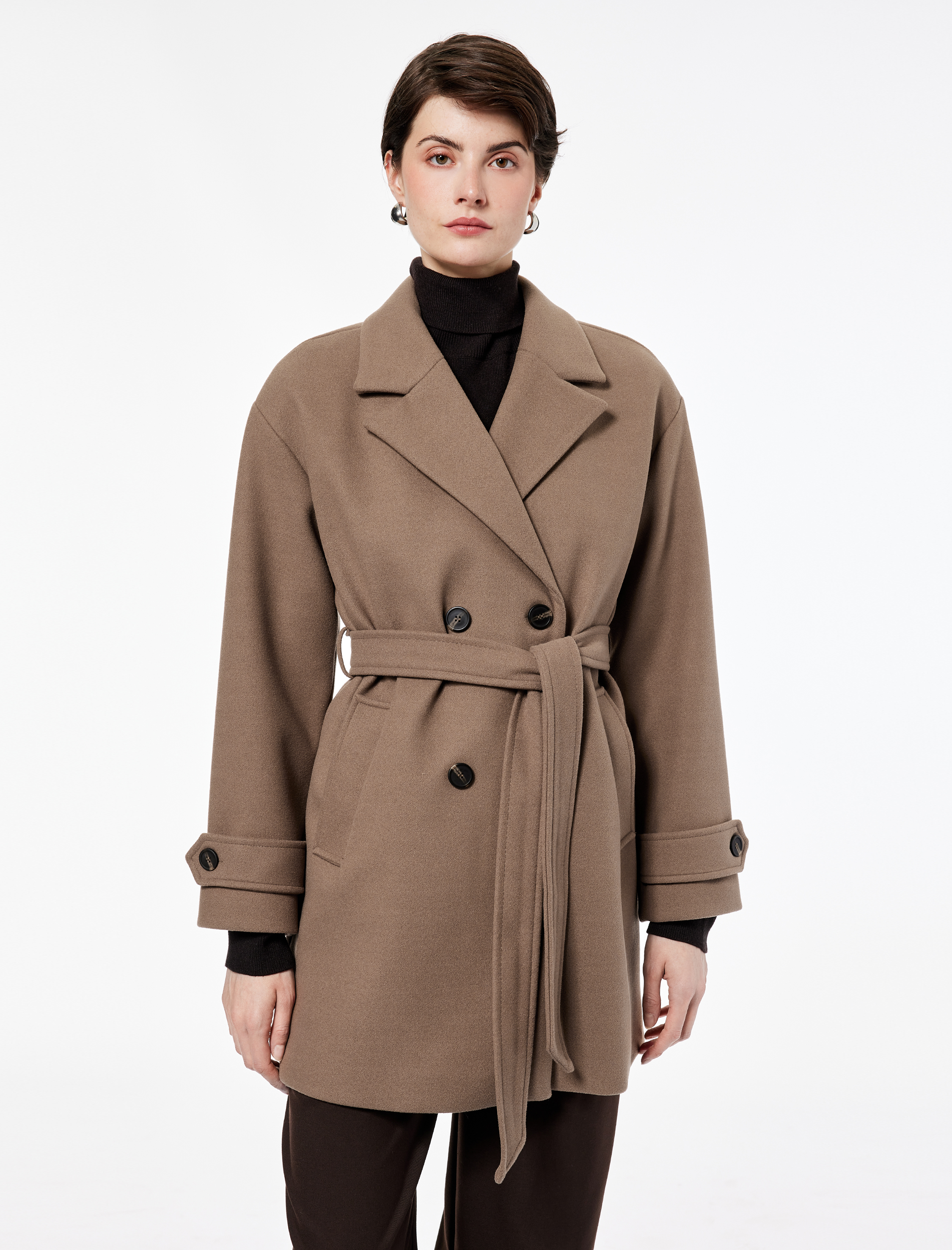   Uzun Kollu Cepli Düğmeli Kemerli Kruvaze Kaşe Kaban