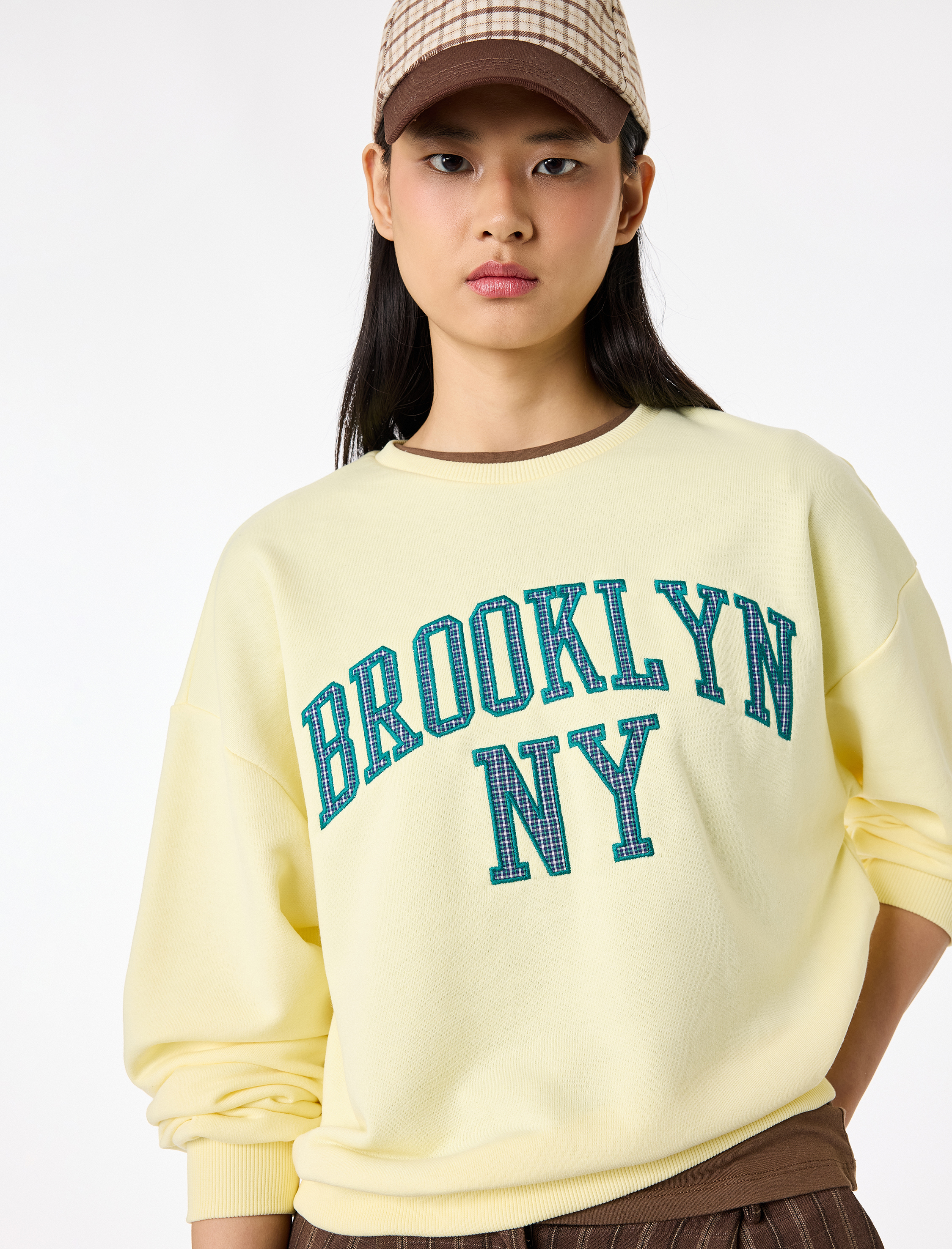   Uzun Kollu Bisiklet Yaka Nakışlı Oversize Sweatshirt