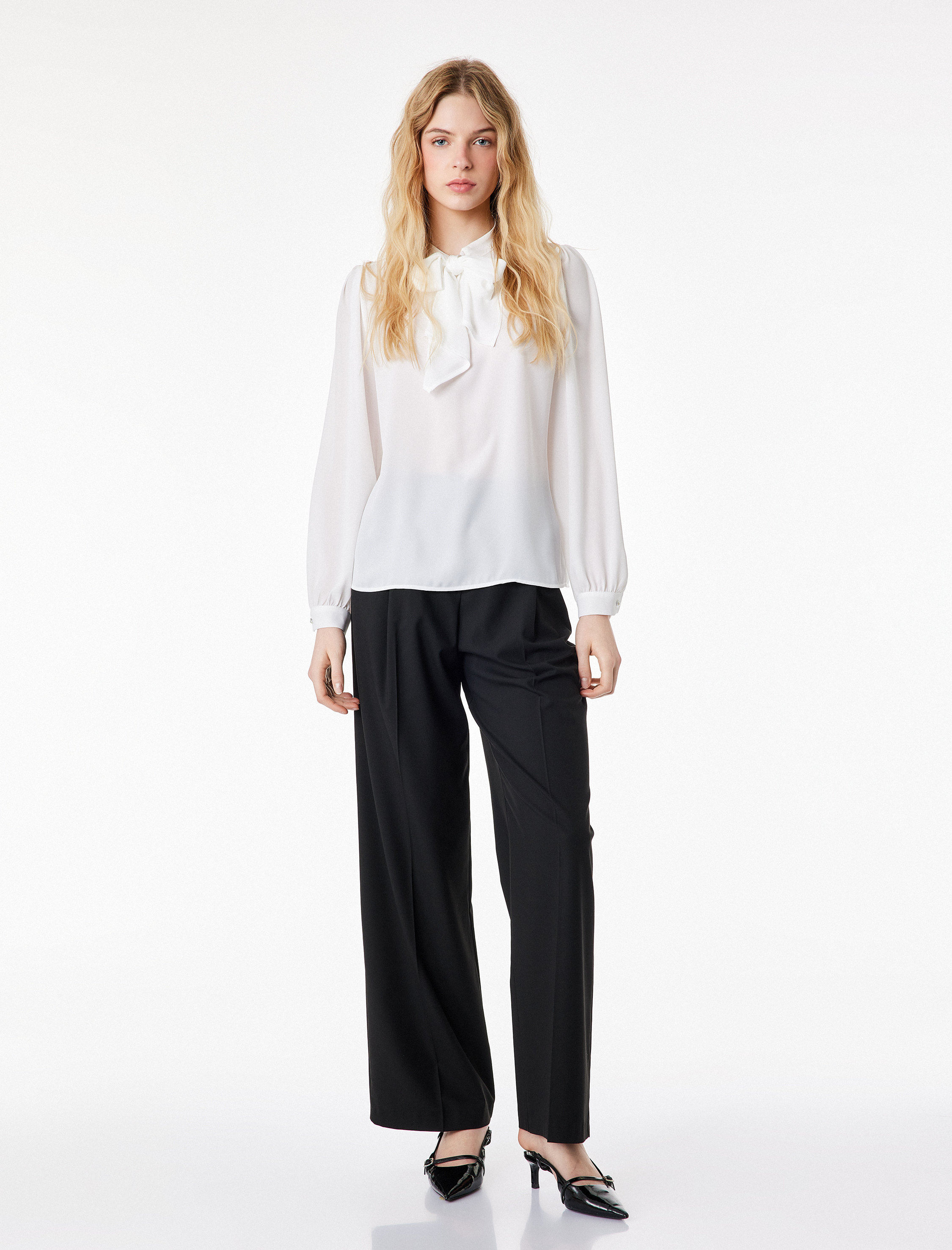   Fular Yaka Bağlama Detaylı Uzun Kollu Krep Bluz