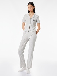 Rahat Kalıp Gömlek Yaka Kedi İşleme Detaylı Kısa Kollu Fitilli Pijama Takımı