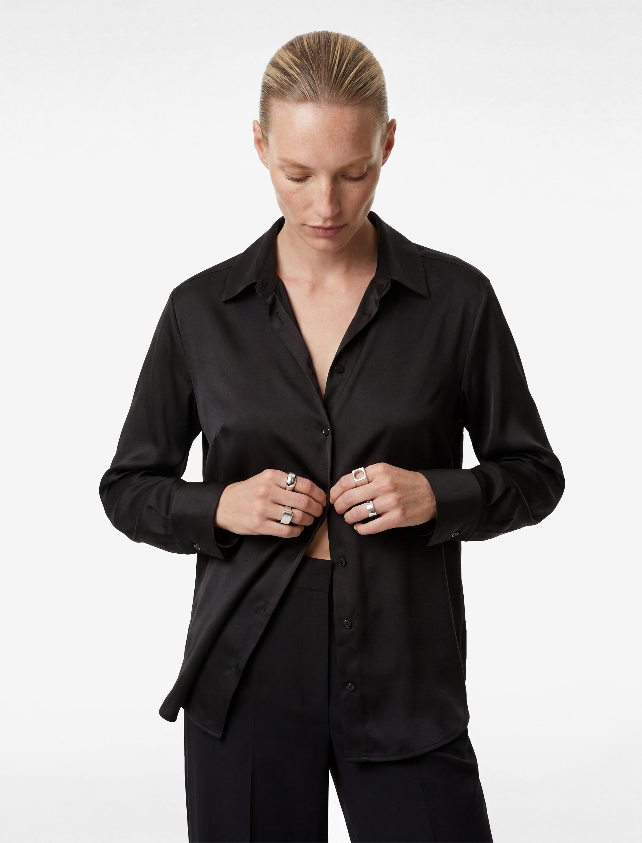   Regular Fit Uzun Kollu Klasik Yaka Düğmeli Saten Gömlek