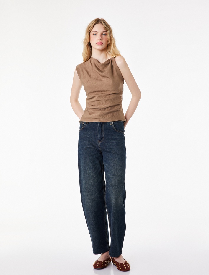  Modal Kumaş Kolsuz Kayık Yaka Aksesuar Detaylı Bluz