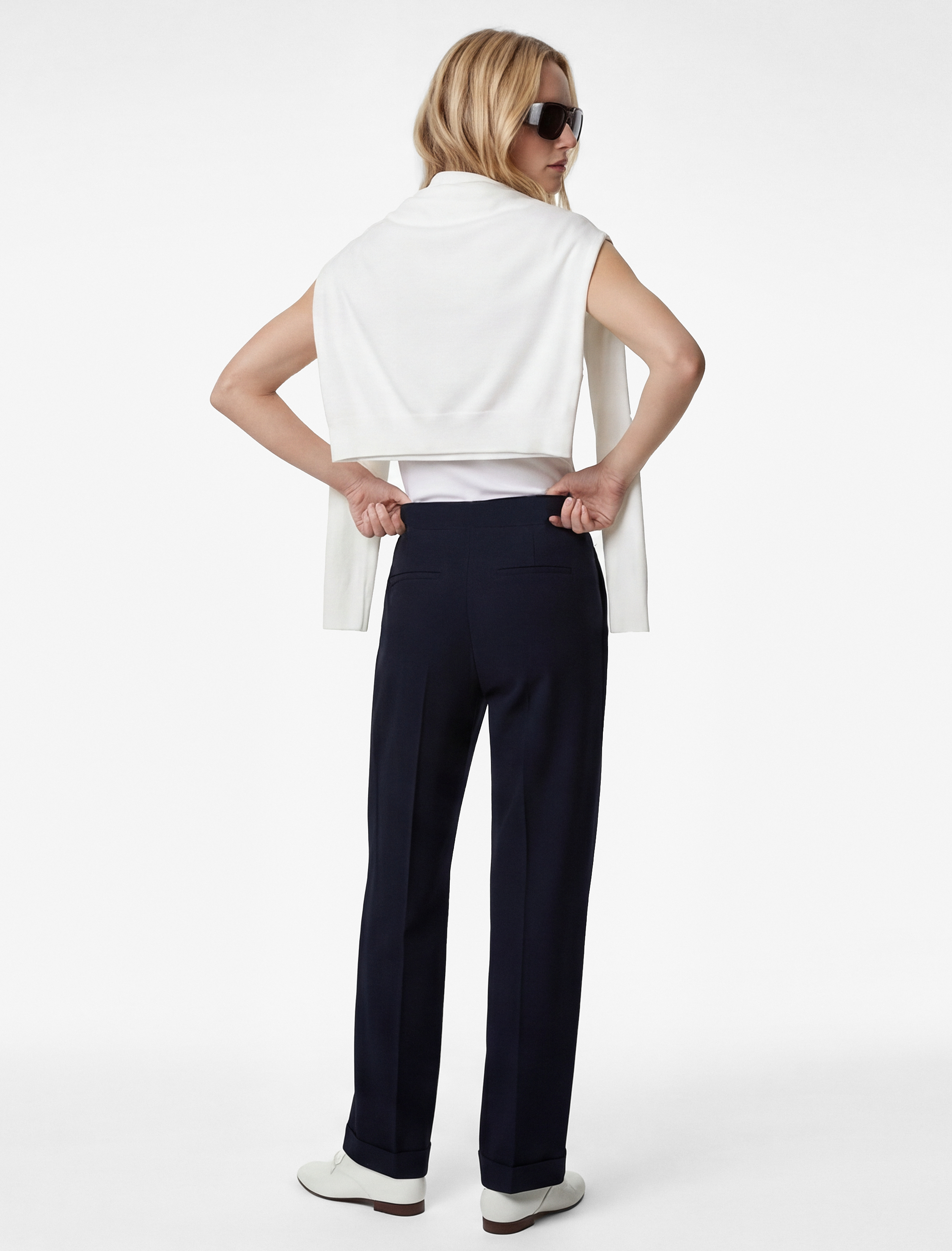 Krep Kumaş Kapak Detaylı Kemerli Geniş Paça Pantolon