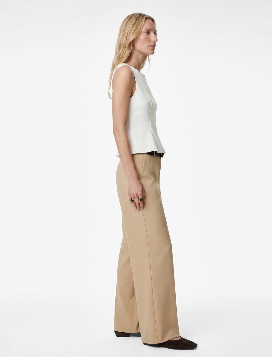 Koton Kadın Slim Fit Bisiklet Yaka Peplum Kesim Kolsuz Bluz