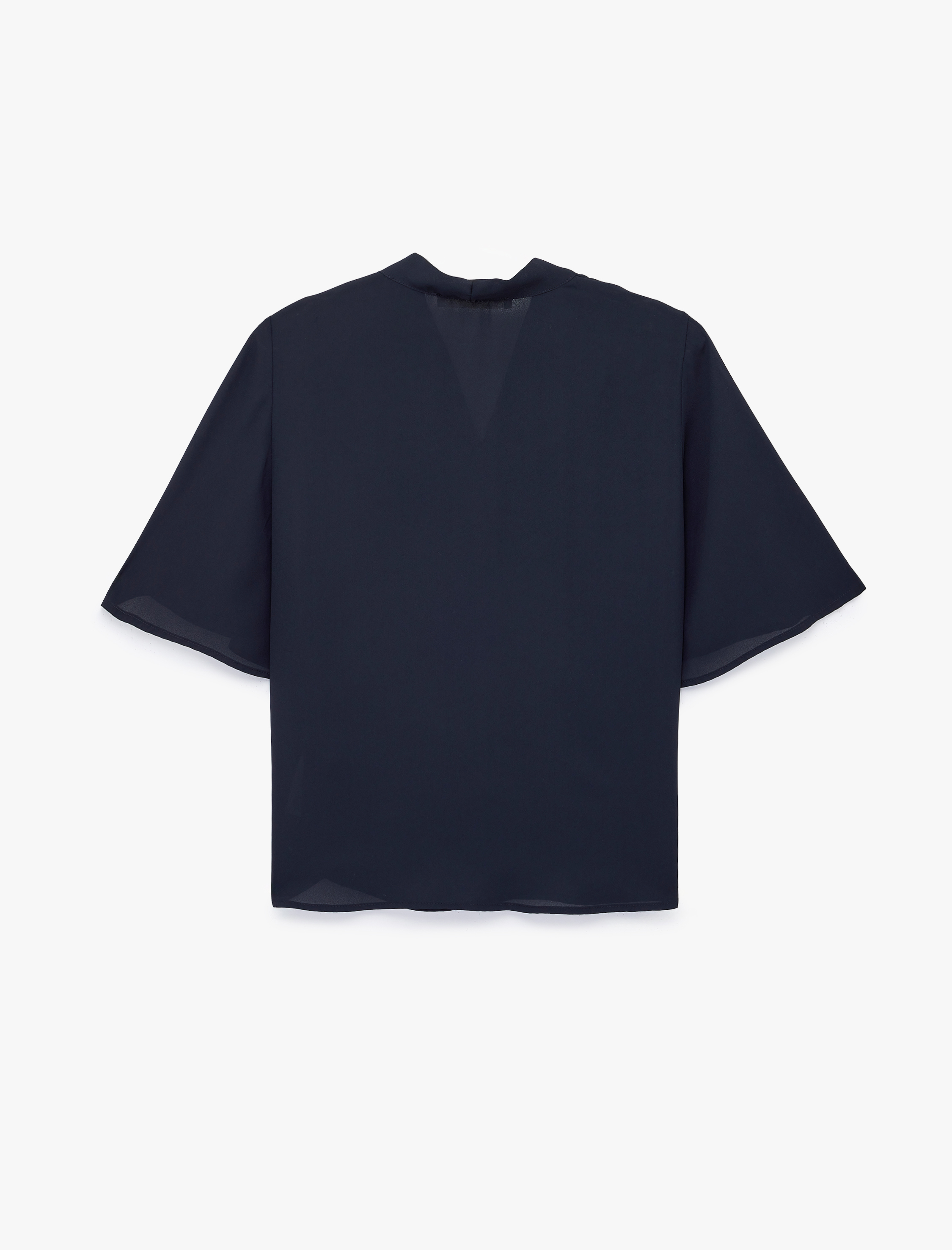   Metal Aksesuarlı Fular Yaka Kısa Kollu Bluz