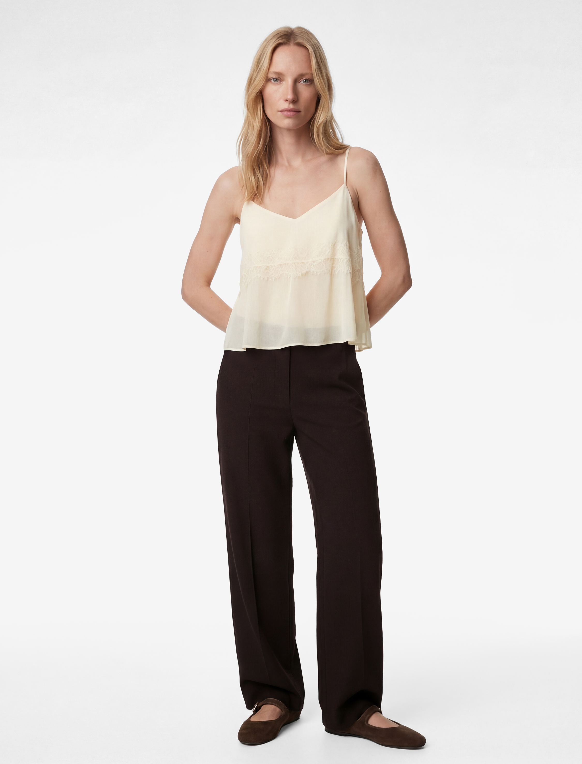   Dantel Detaylı Kolsuz Şifon Bluz