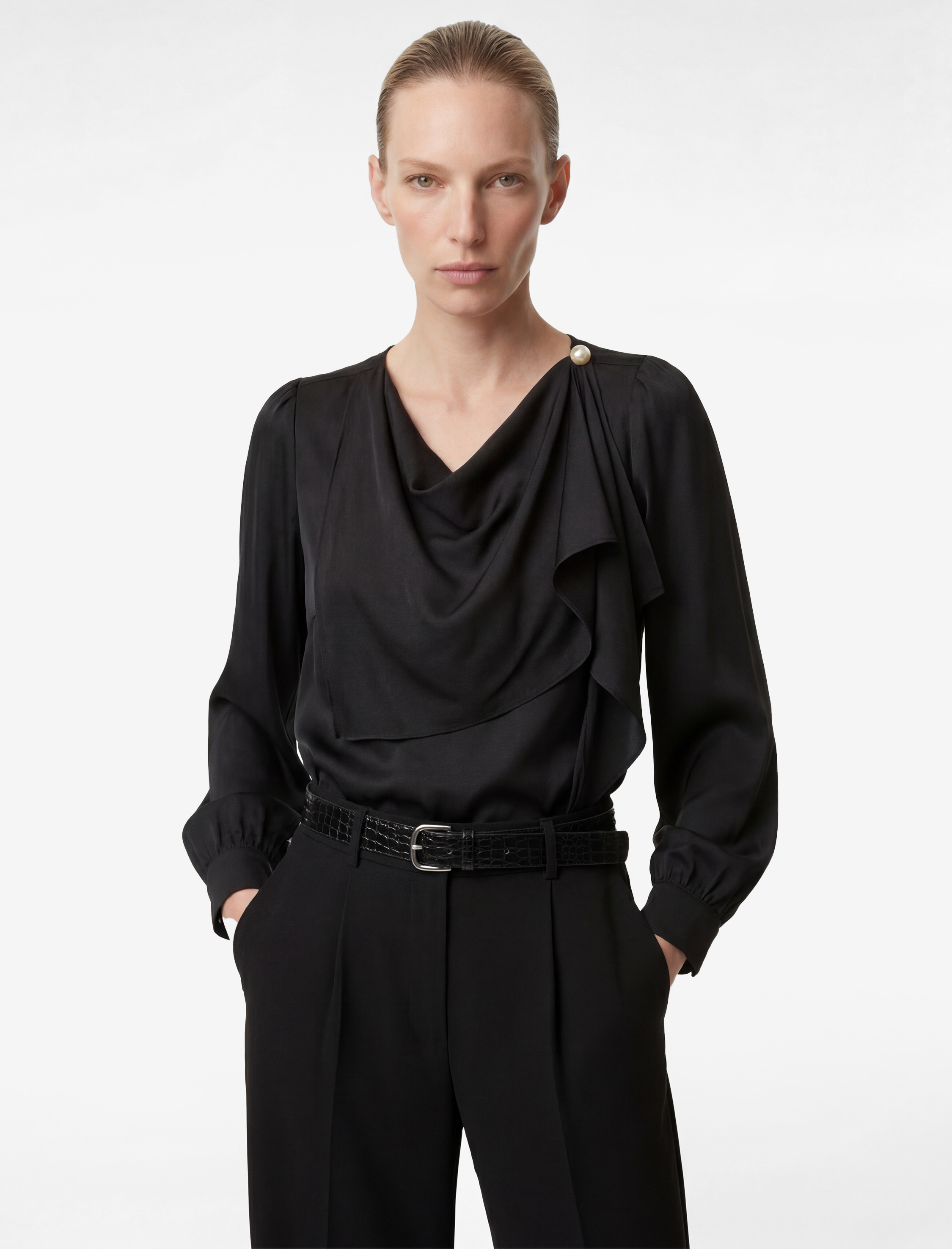   Dökümlü Şal Yaka Metal Aksesuarlı İnci Detaylı Uzun Kollu Saten Bluz