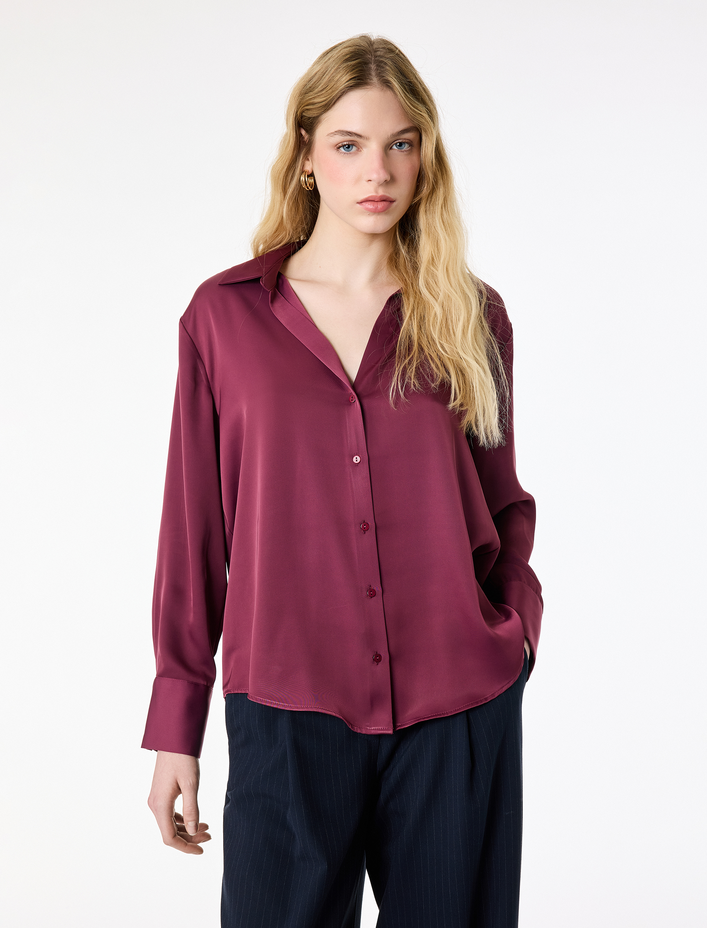   Klasik Yaka Uzun Kollu Rahat Kalıp Düğmeli Saten Gömlek