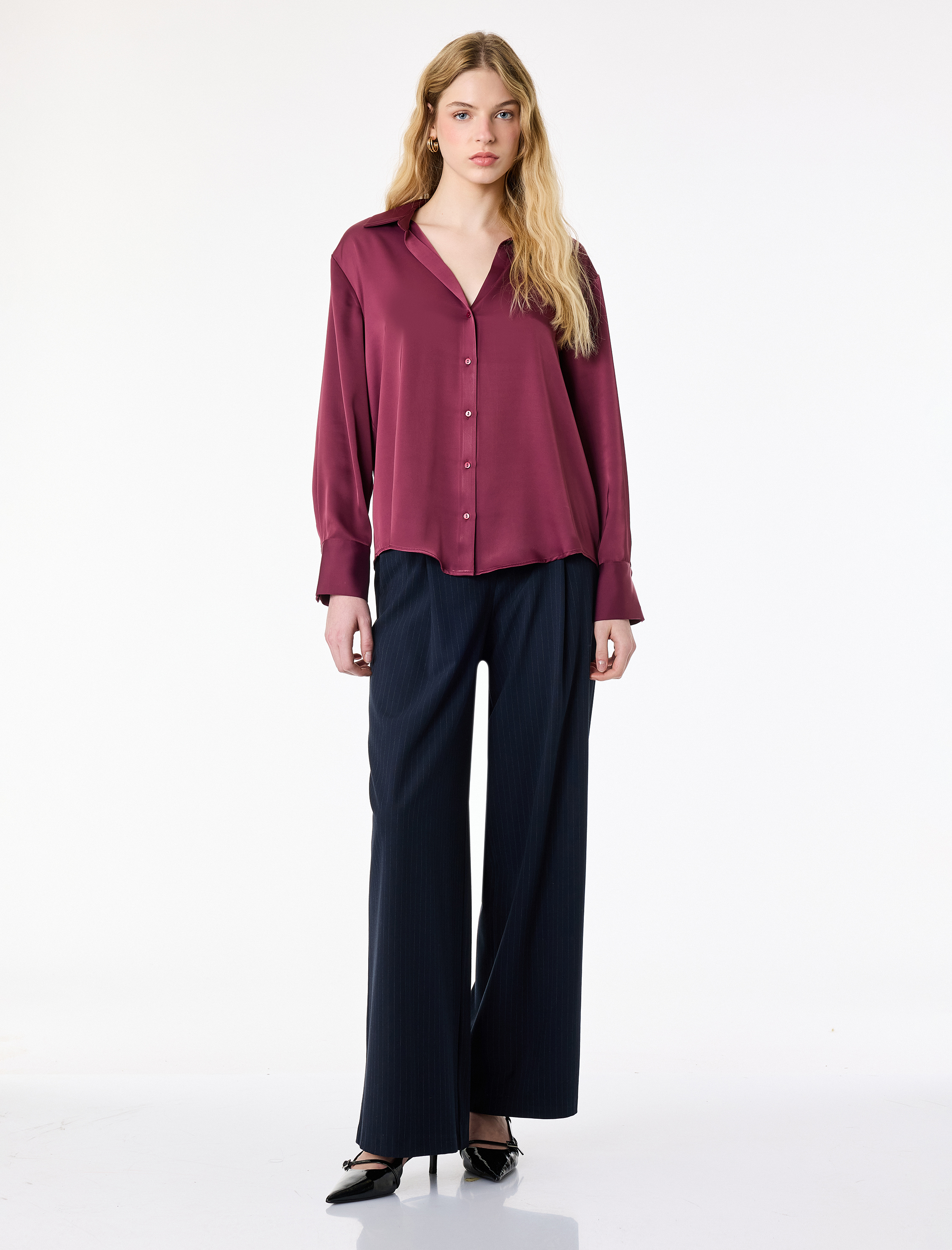   Klasik Yaka Uzun Kollu Rahat Kalıp Düğmeli Saten Gömlek