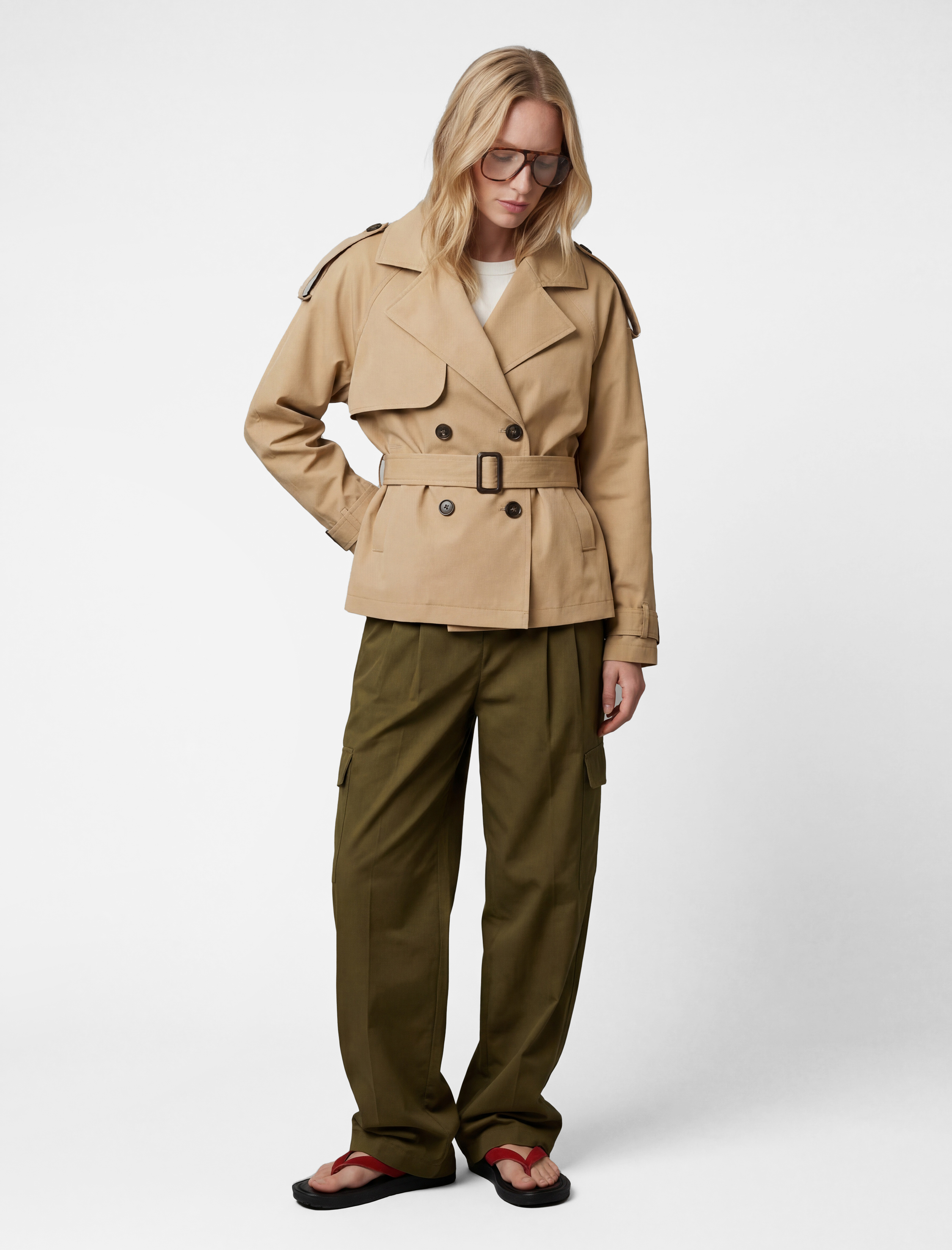   Uzun Kollu Düğmeli Cepli Kruvaze Kemerli Gabardin Kısa Trençkot