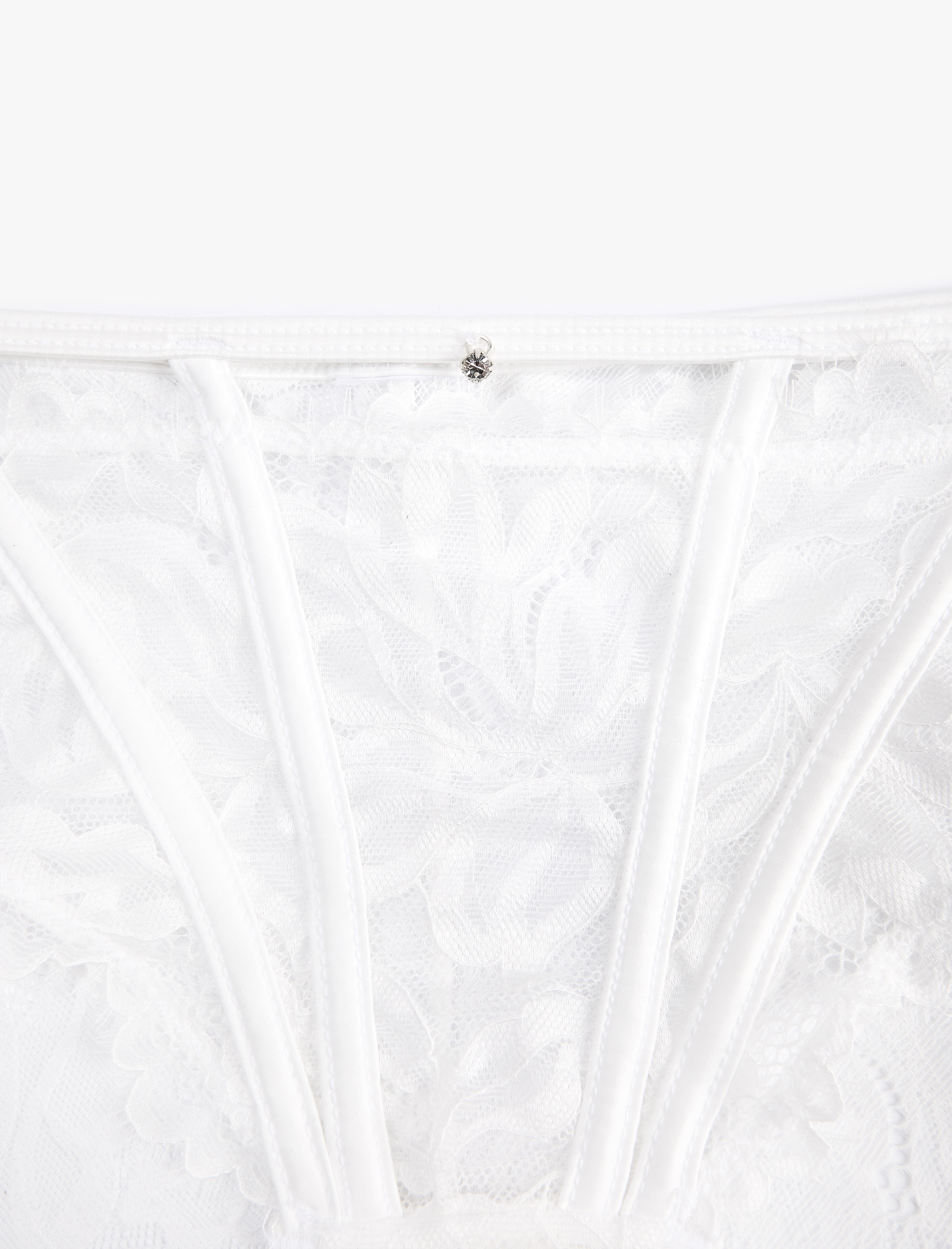   Metal Aksesuarlı Dantelli Brazilian Külot