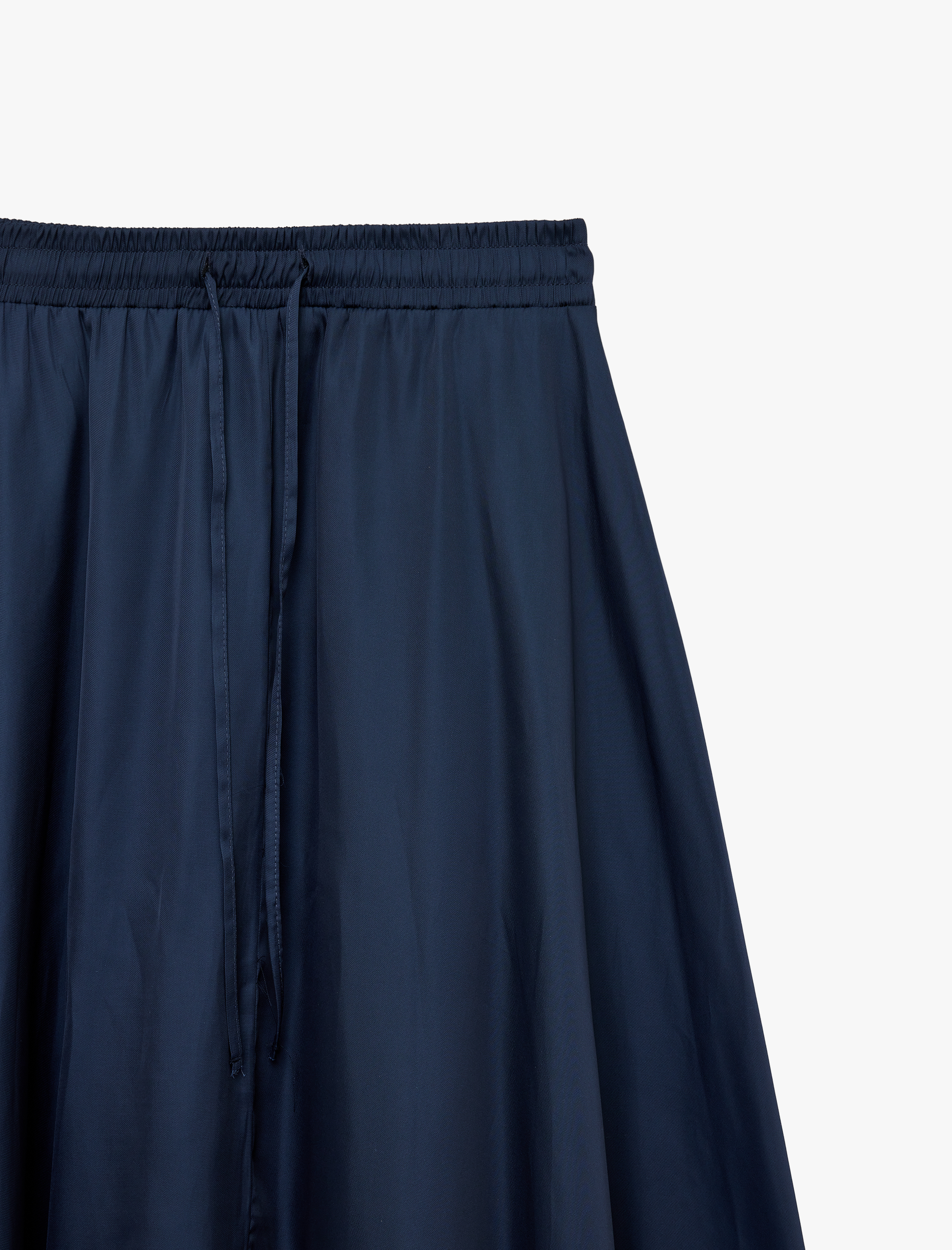   Beli Bağcıklı Kloş Uzun Saten Etek