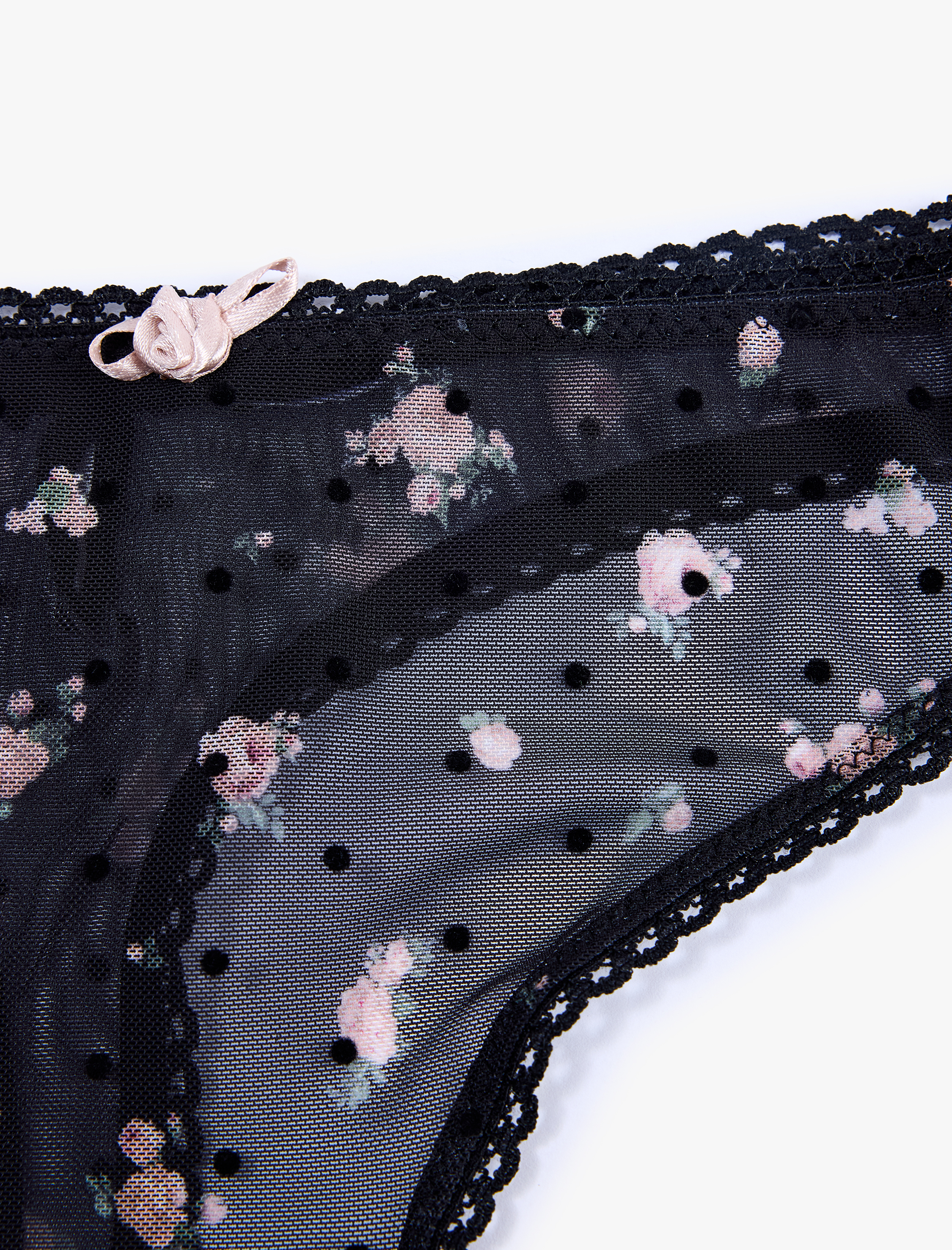   Kurdele Detaylı Çiçekli Tül String Külot