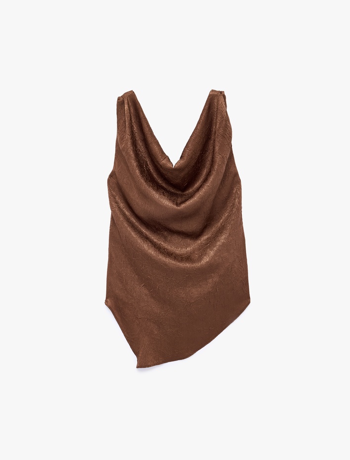  Asimetrik Kesim Kolsuz Sırtı Bağcıklı Saten Degaje Yaka Bluz