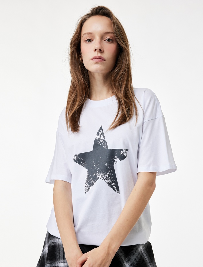  Arkası Yıldız Baskılı Kısa Kollu Bisiklet Yaka Oversize Tişört