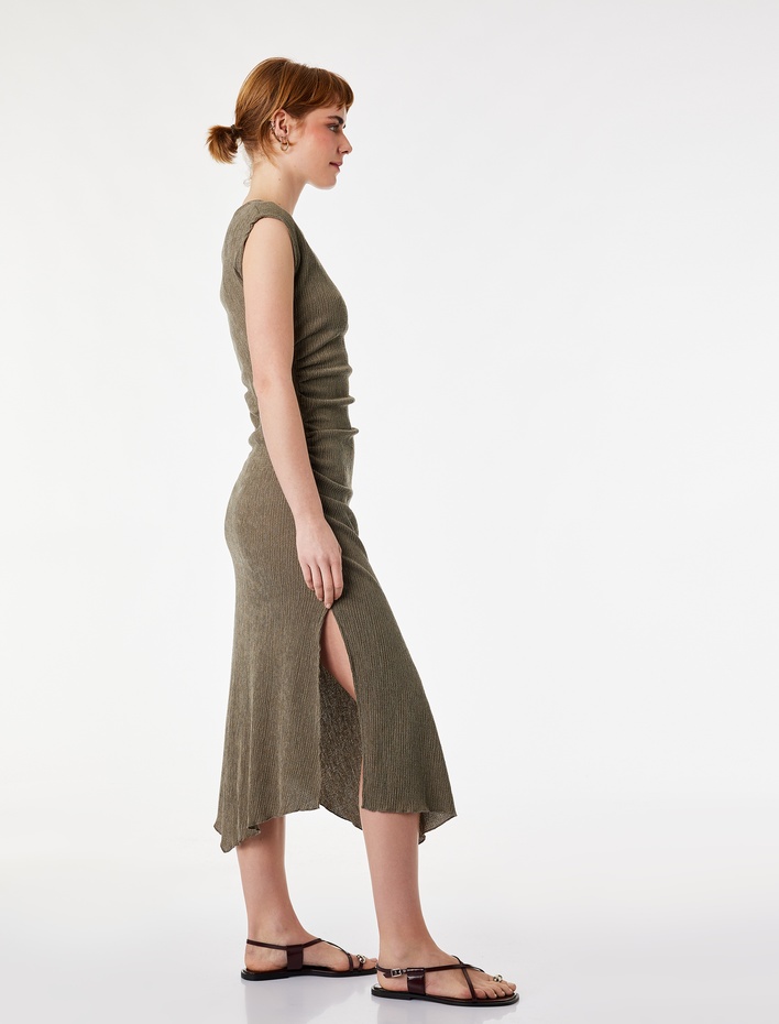  Drape Detaylı Asimetrik Kesim Bisiklet Yaka Kolsuz Midi Elbise