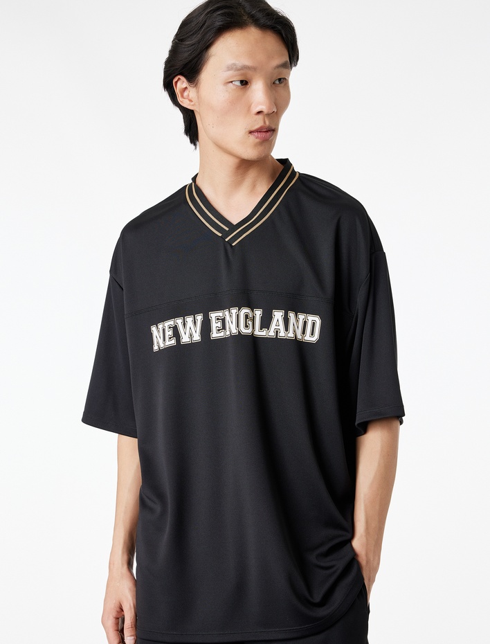  Kısa Kollu V Yaka Baskılı Oversize Spor Tişört