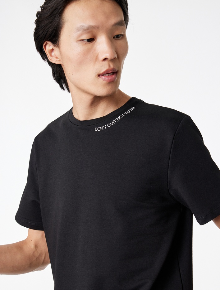  Regular Fit Kısa Kollu Bisiklet Yaka Baskılı Spor Tişört